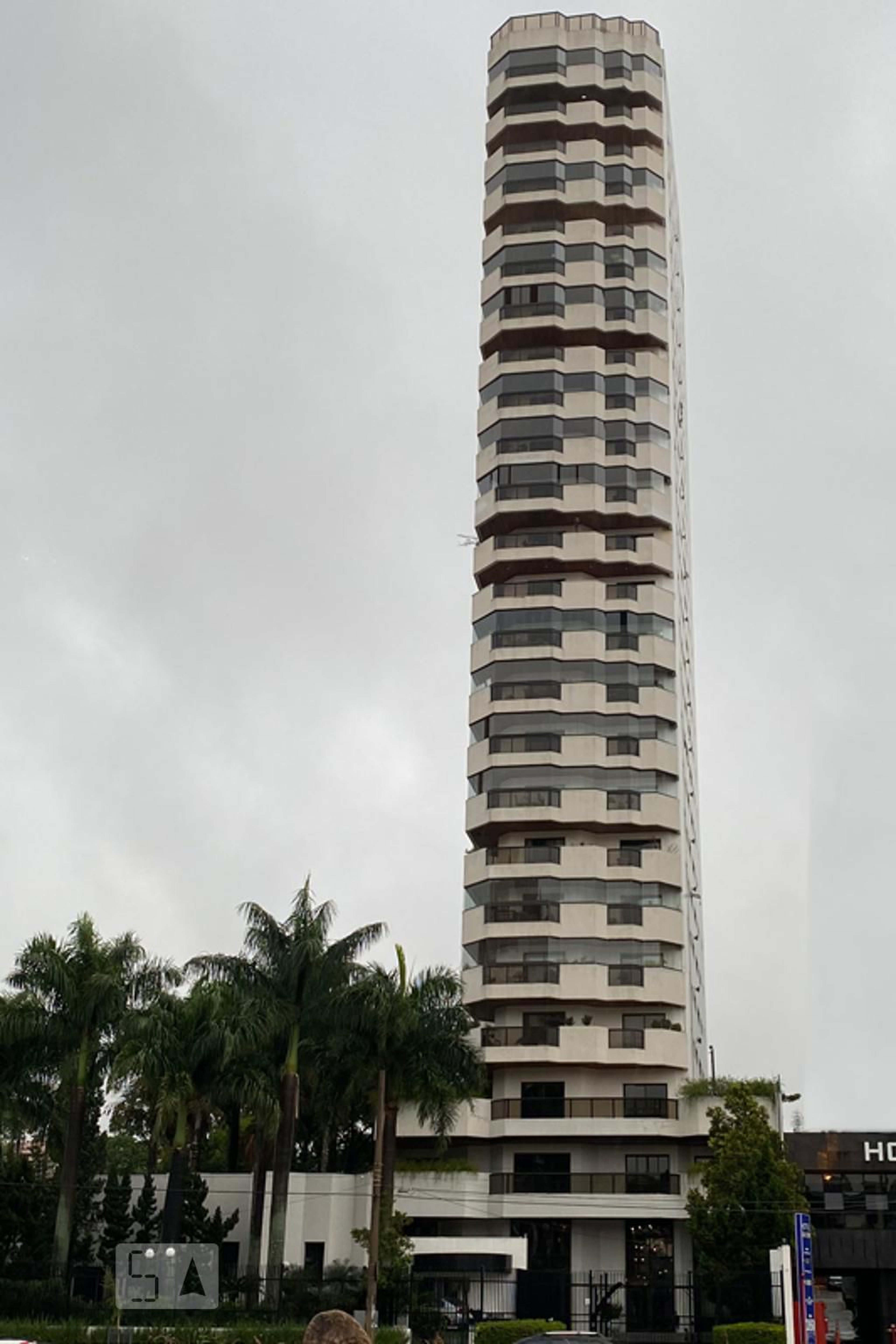 Fachada Condomínio Torre Branca