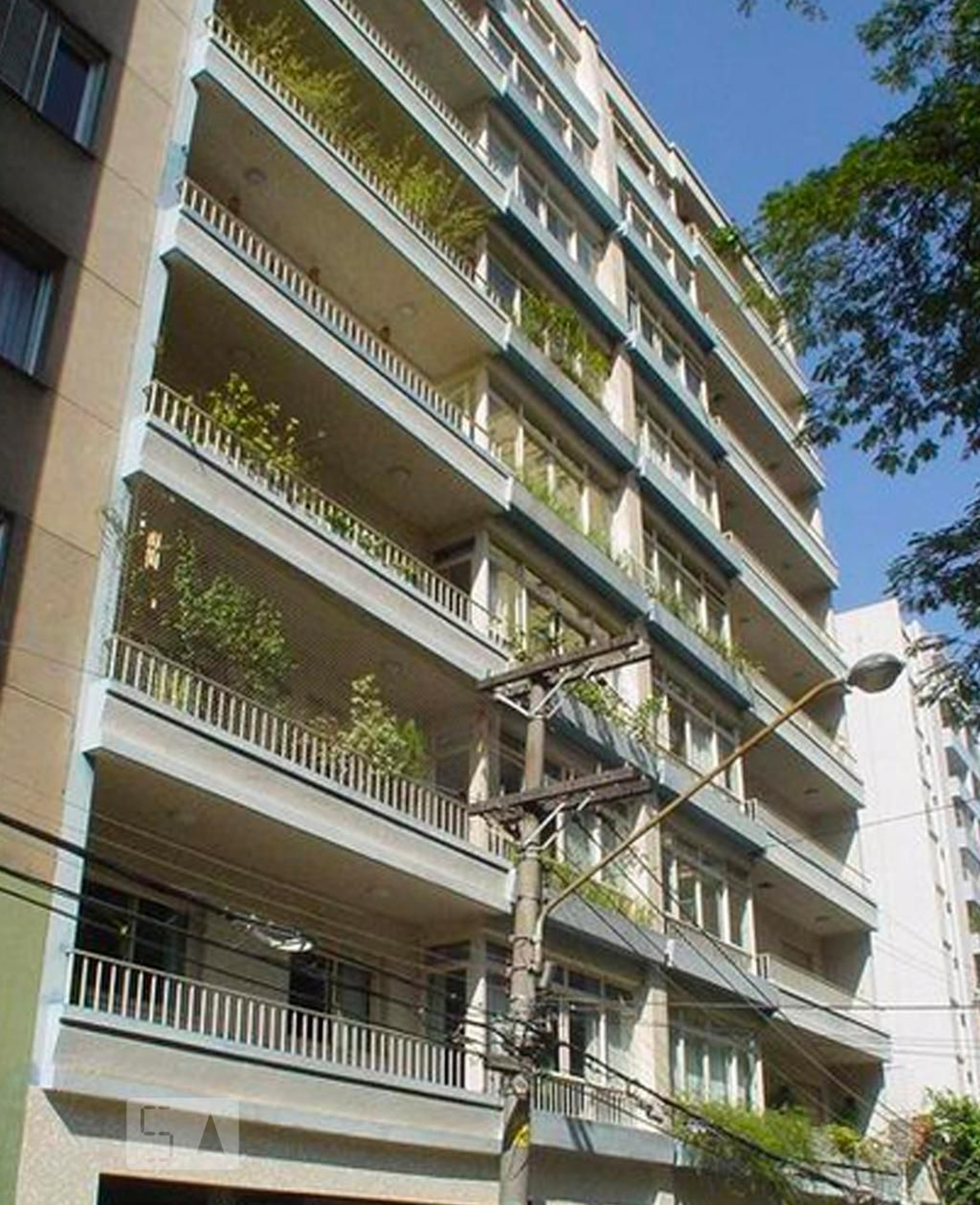 Fachada Condomínio em Rua Capitão Pinto Ferreira, 33