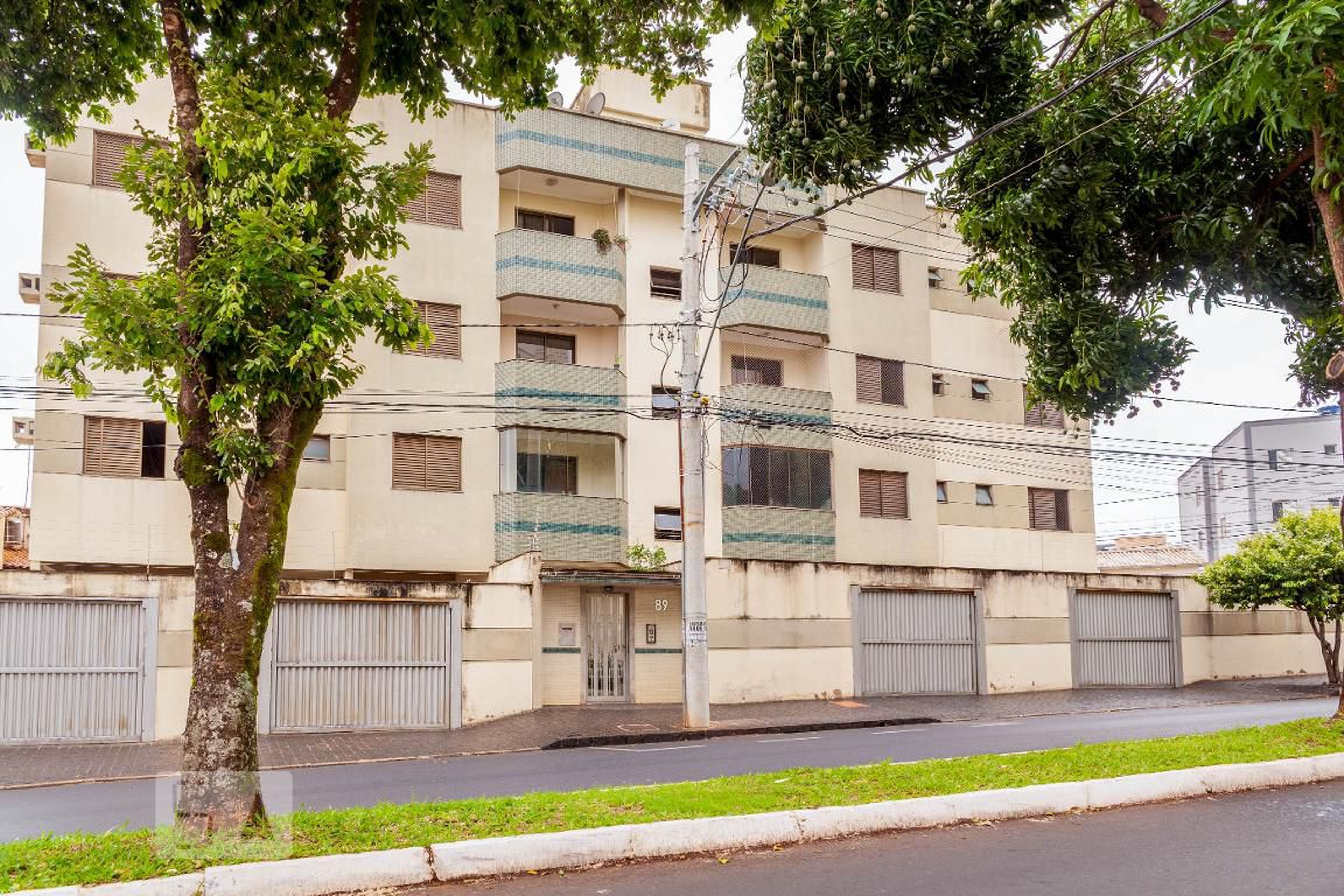 Fachada Condomínio em Avenida Lázara Alves Ferreira, 89