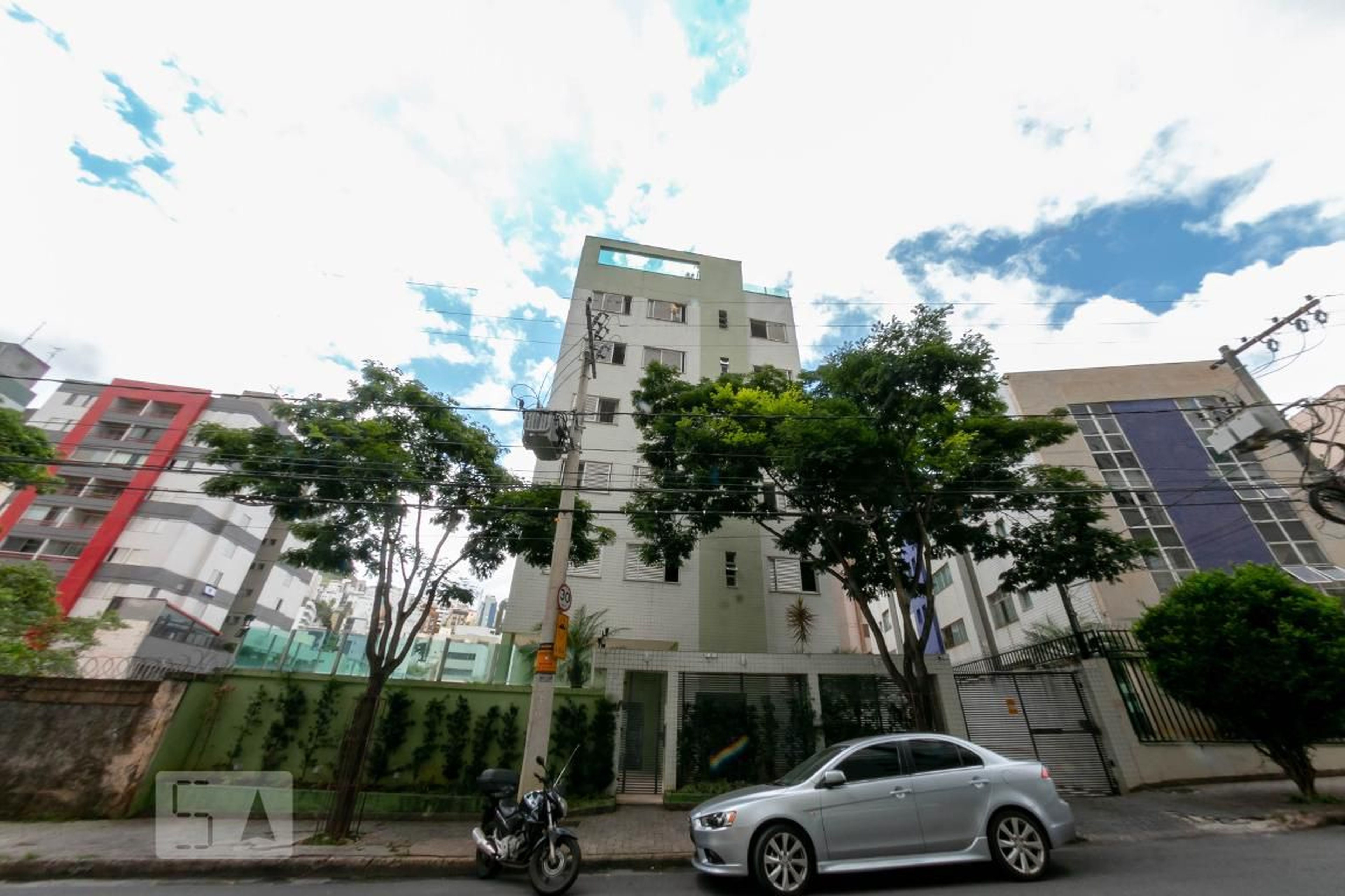 Fachada Condomínio em Rua Tereza Mota Valadares, 744