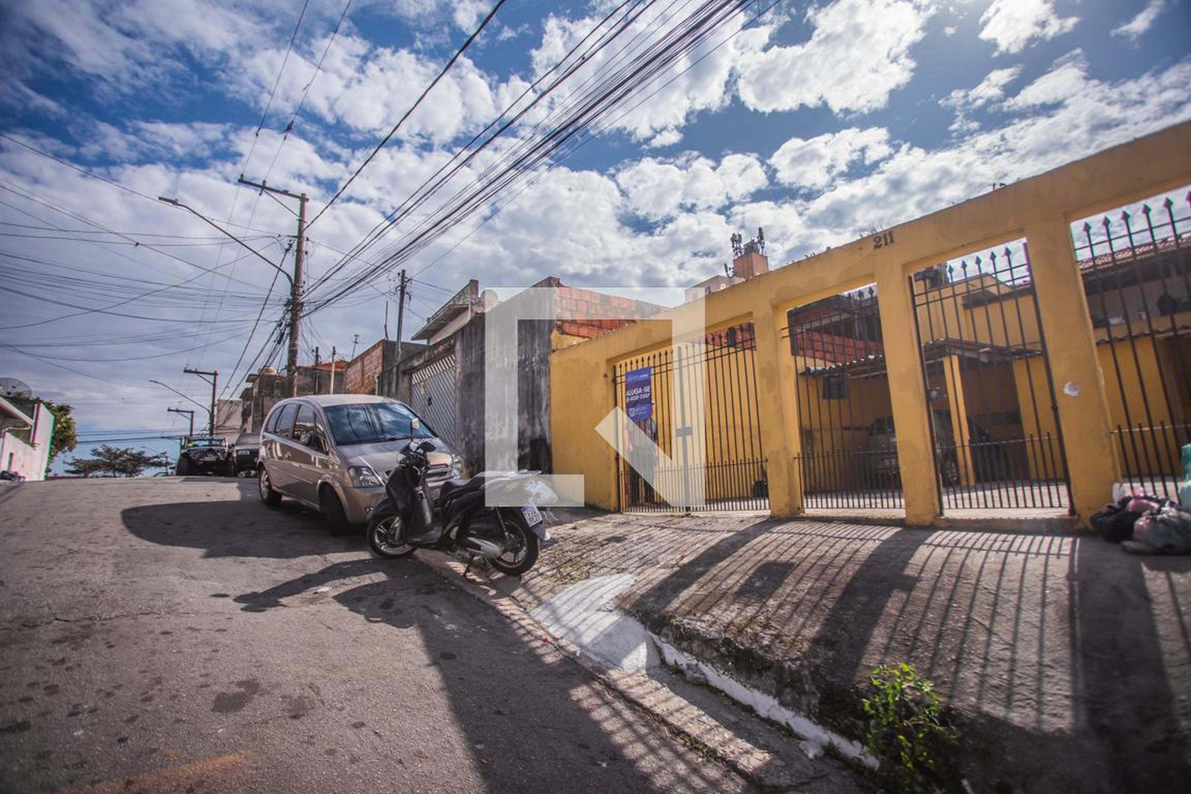 Fachada Condomínio em Rua das Jóias, 211