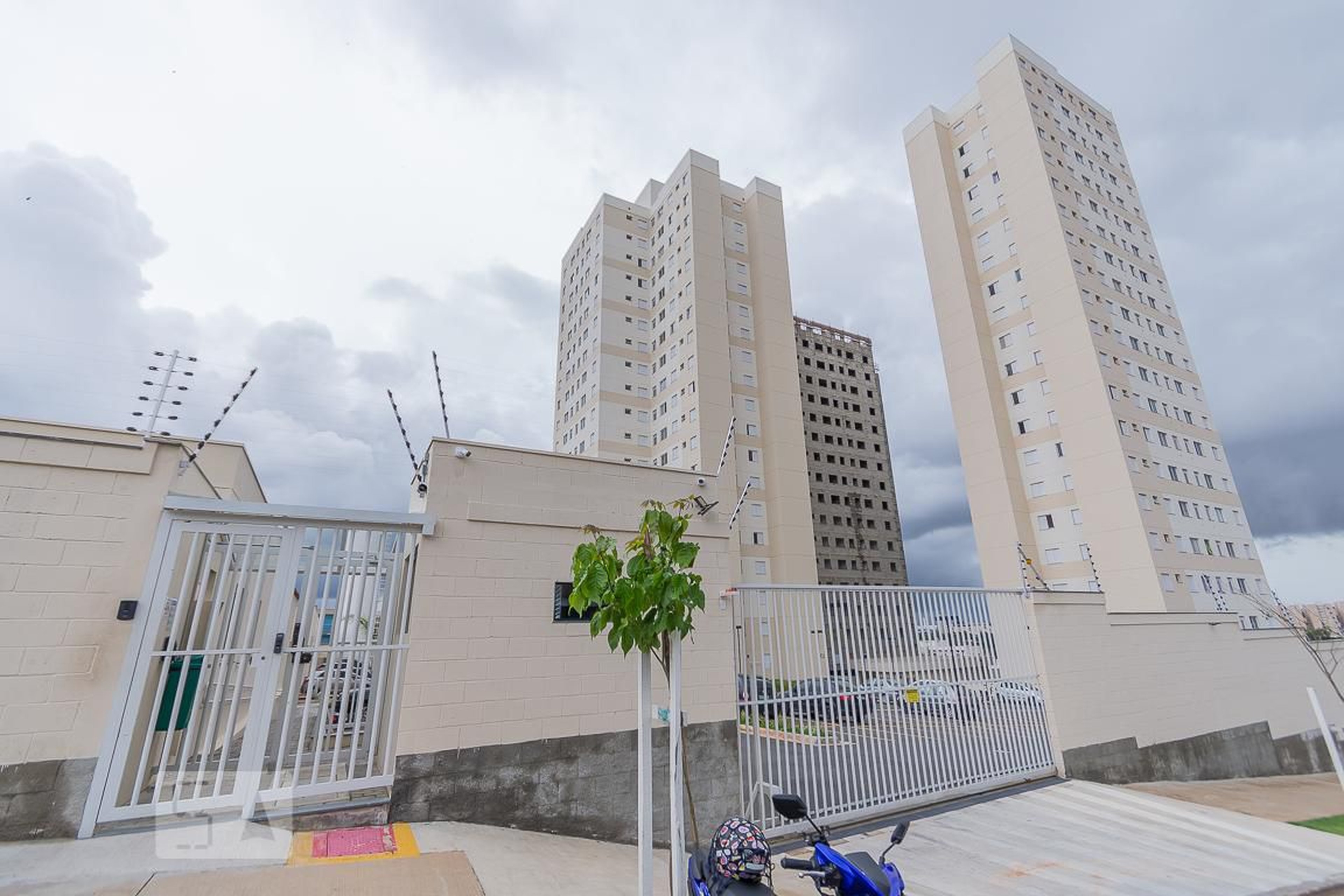 Fachada do Condomínio Condomínio em Rua Emerson da Silva Berton, 1115