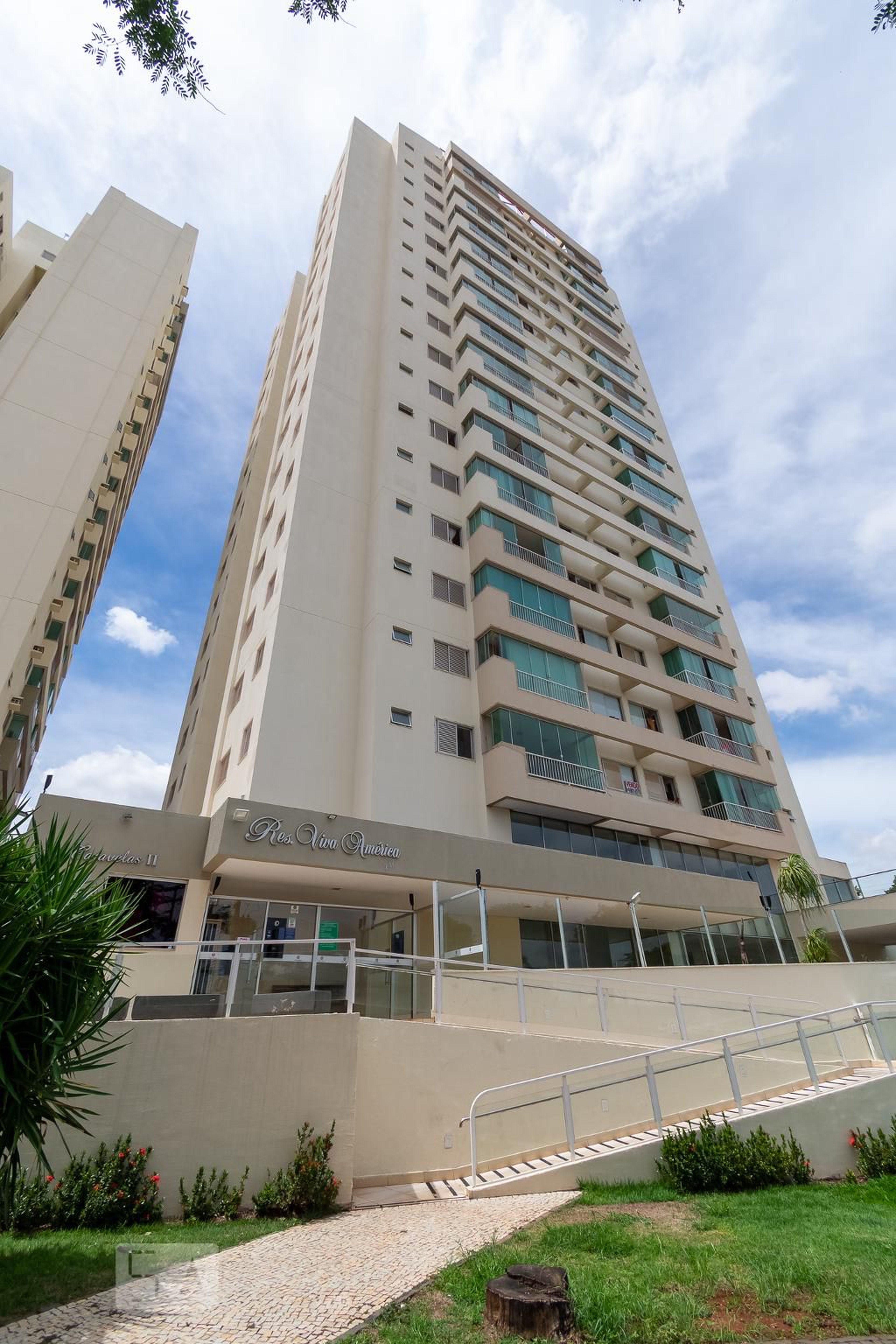 Fachada Condomínio em Rua C-125, 257