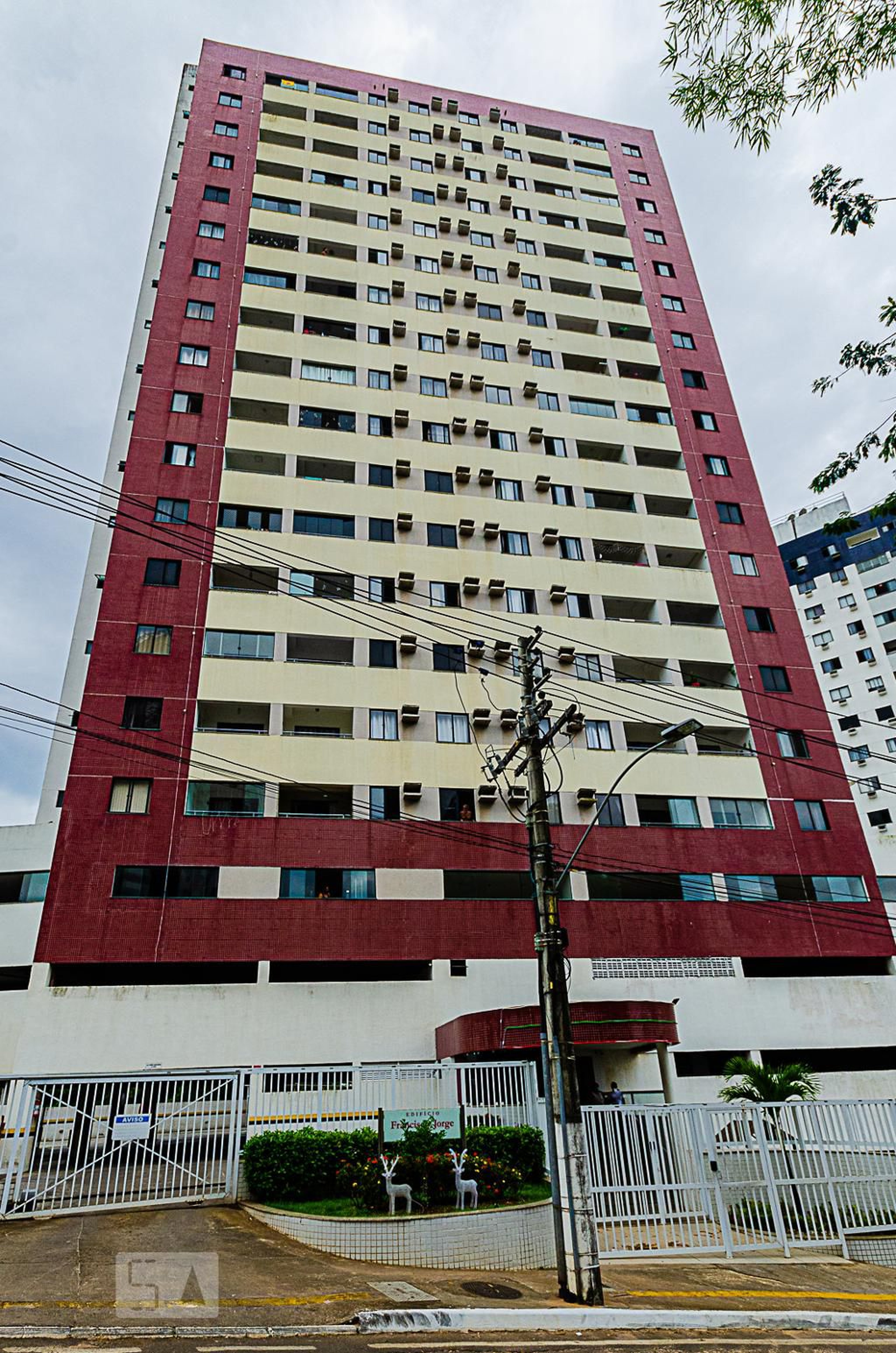 Fachada do Condomínio Edifício Francisco Jorge