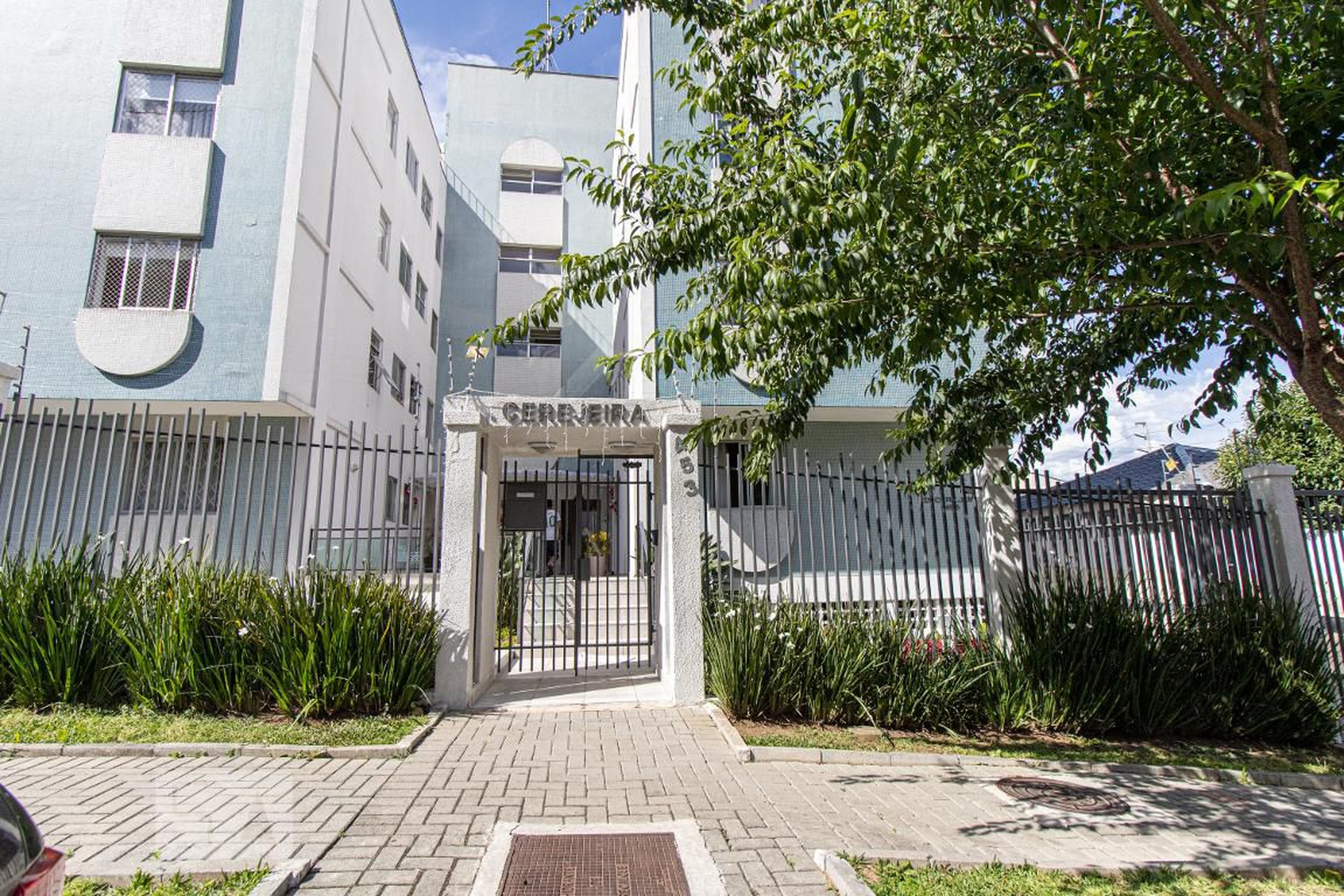 Fachada do Condomínio Condomínio em Rua Rio Grande do Sul, 453