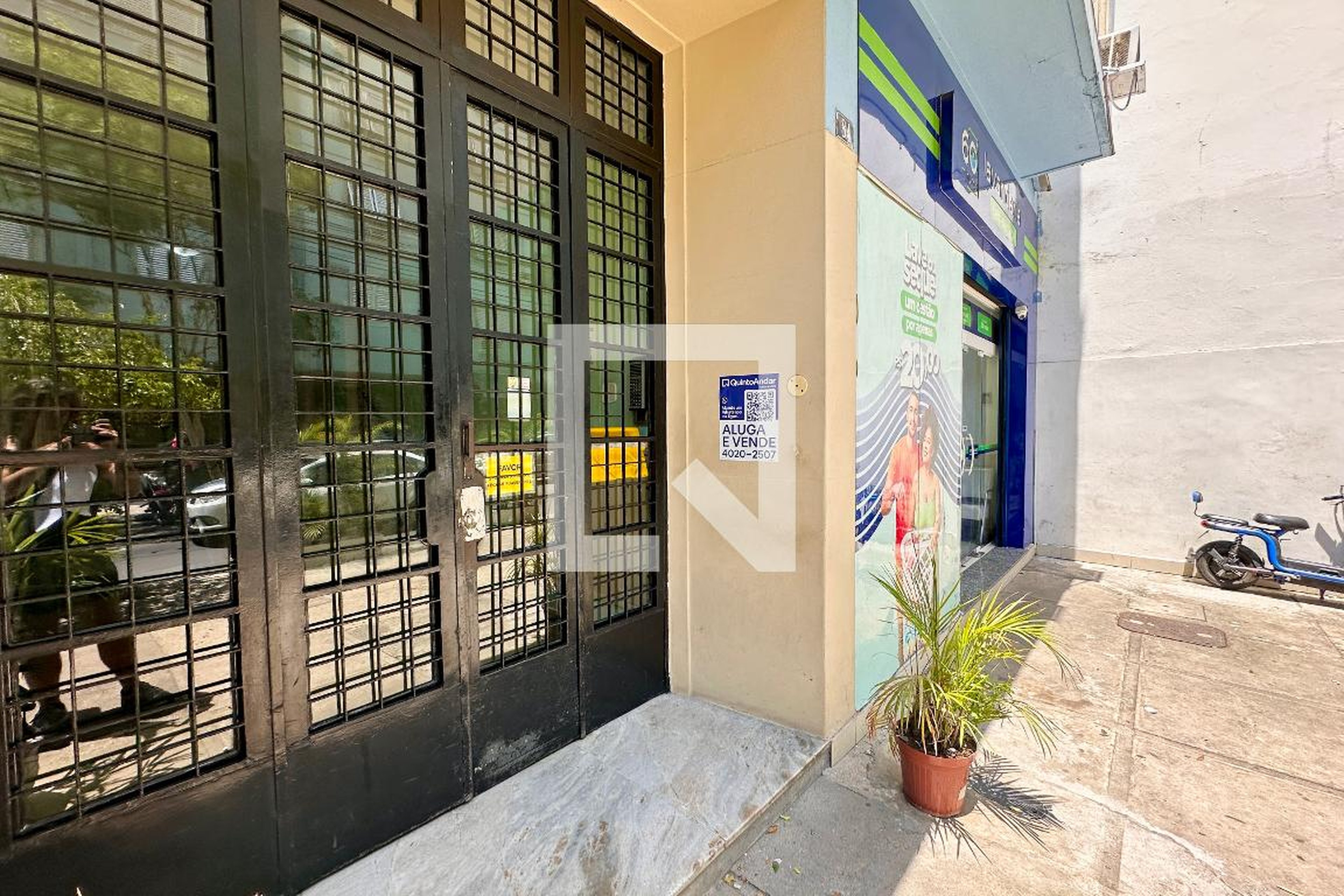 Fachada Condomínio em Rua Correia Dutra, 84