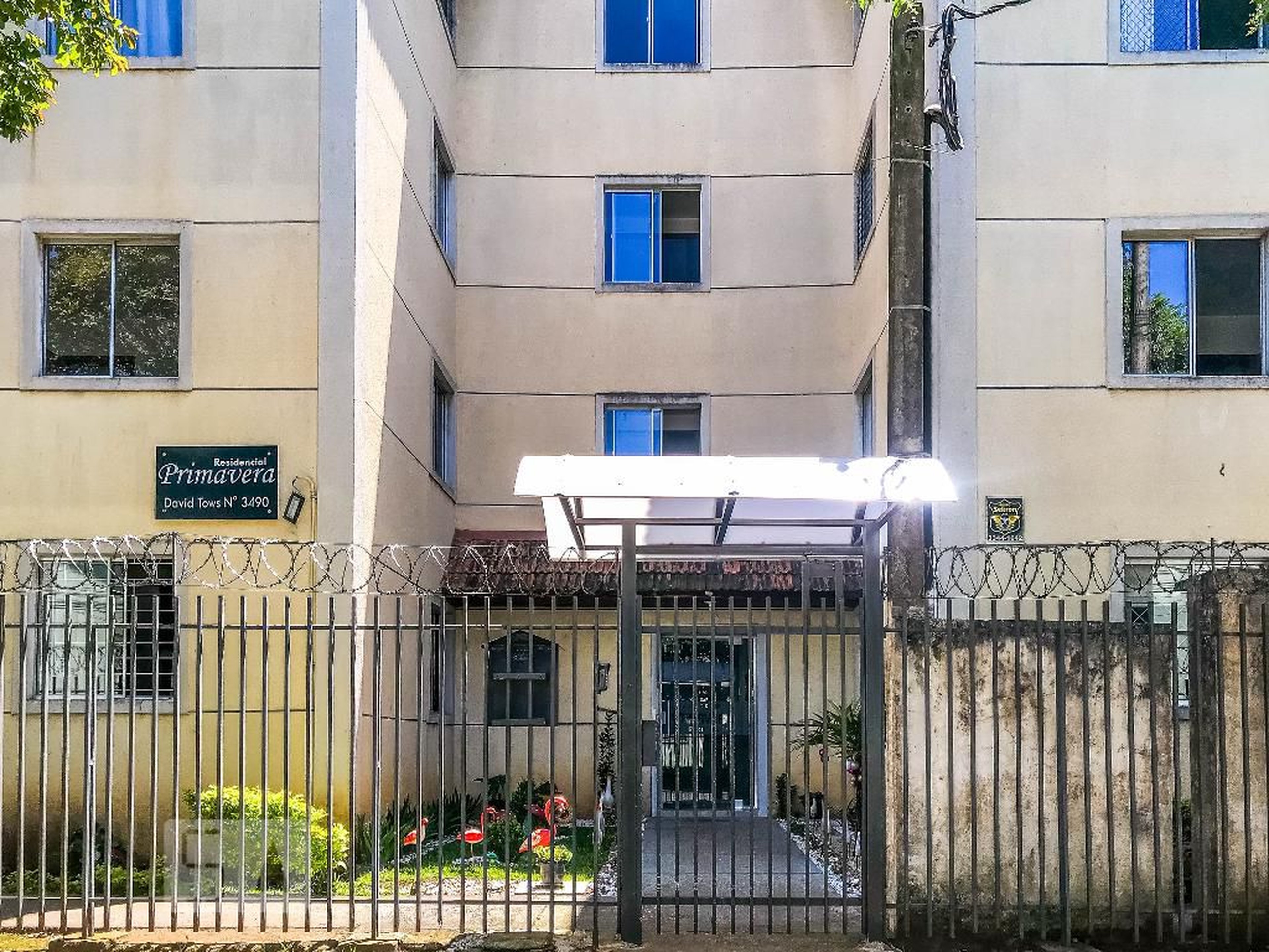 Fachada Condomínio em Rua David Tows, 3490