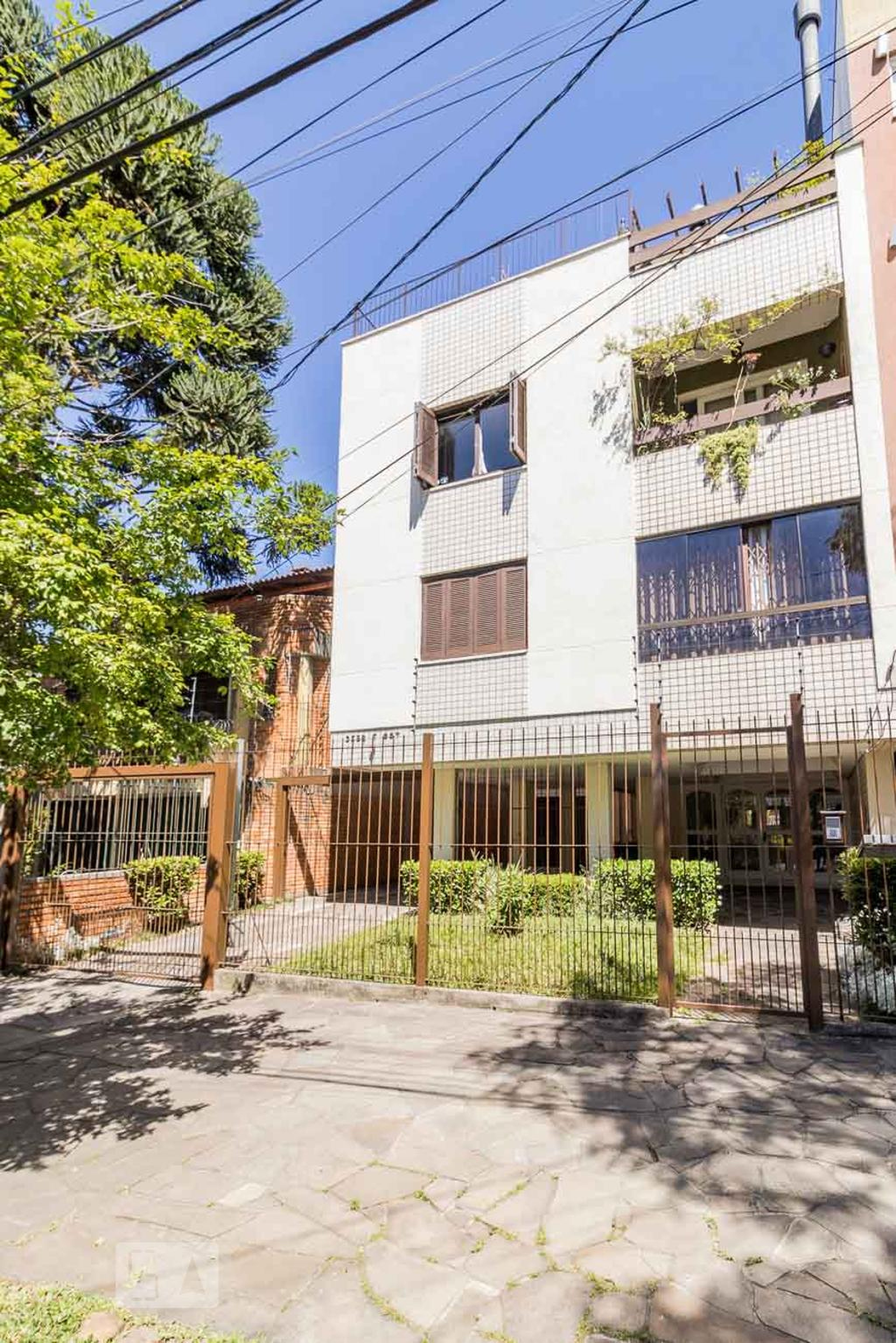 Fachada Condomínio em Rua Luiz de Camões, 667