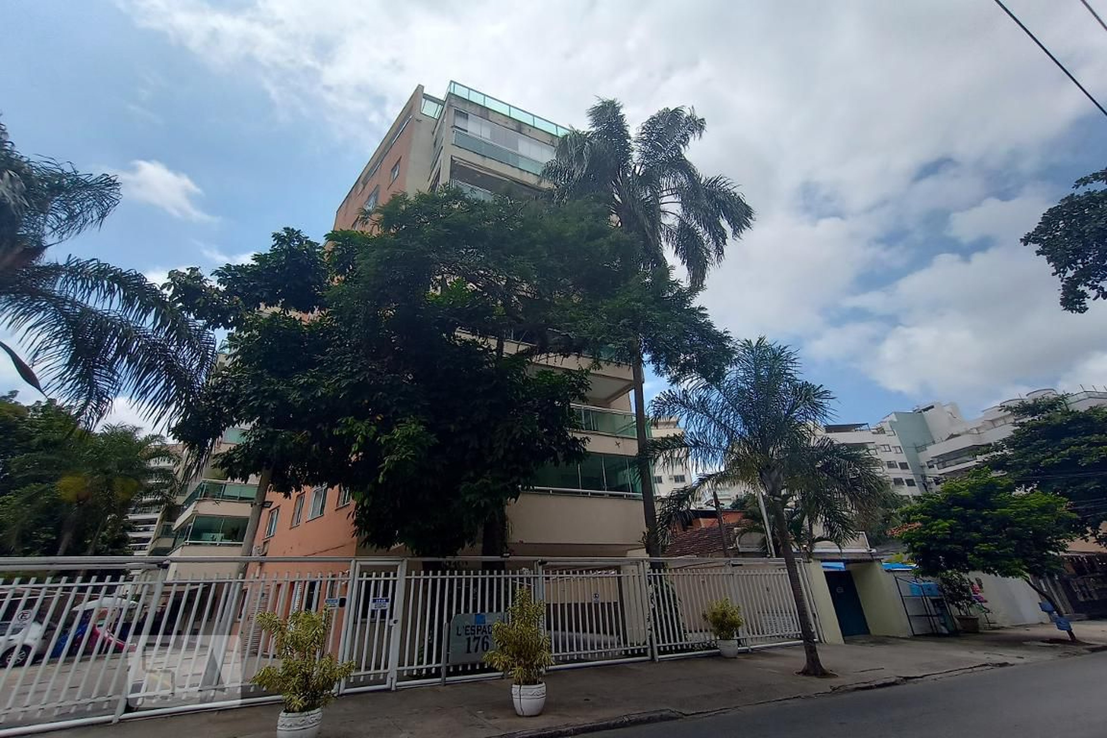 Fachada do Prédio Condomínio L' Espace