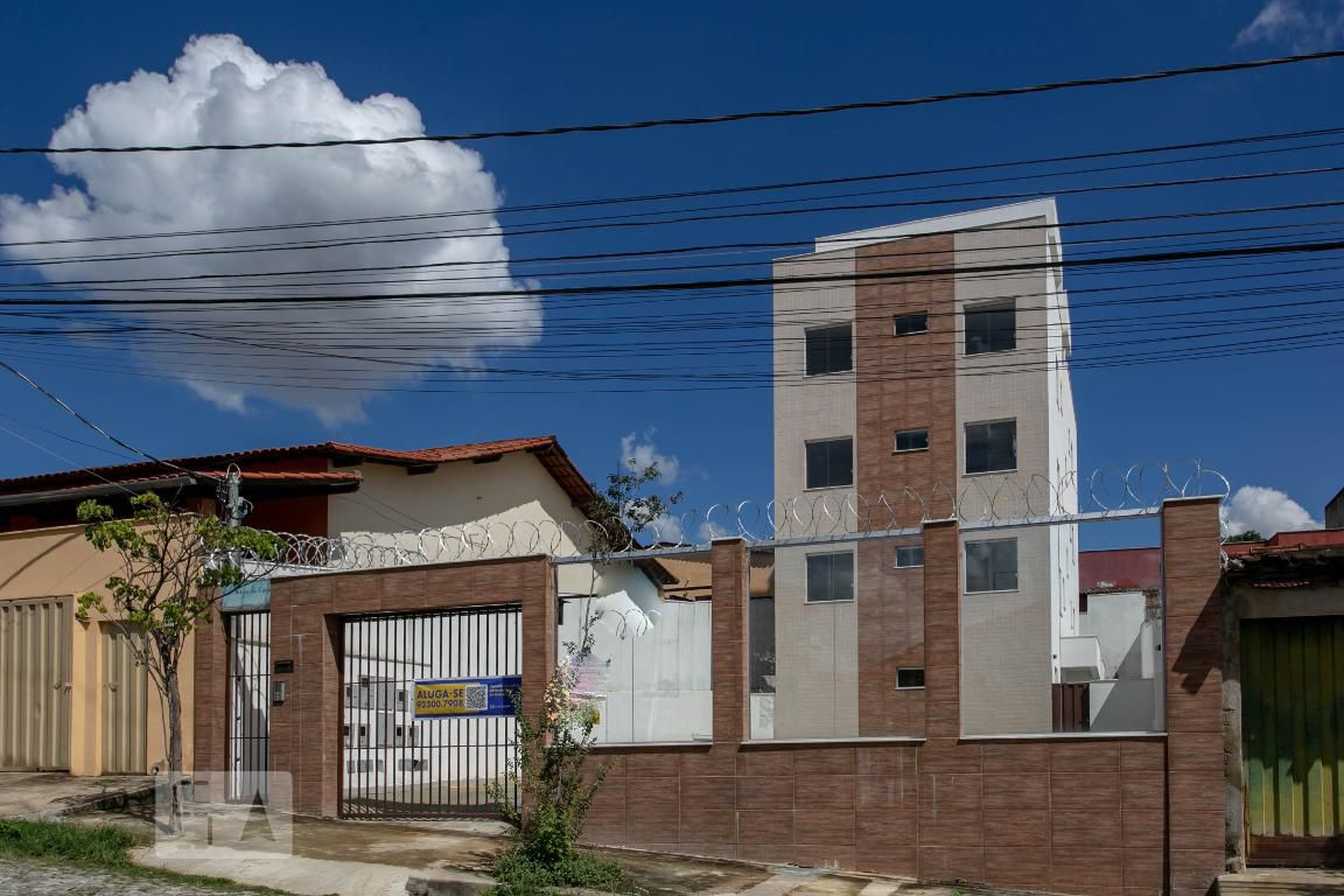 Fachada Condomínio em Rua Carmem, 225