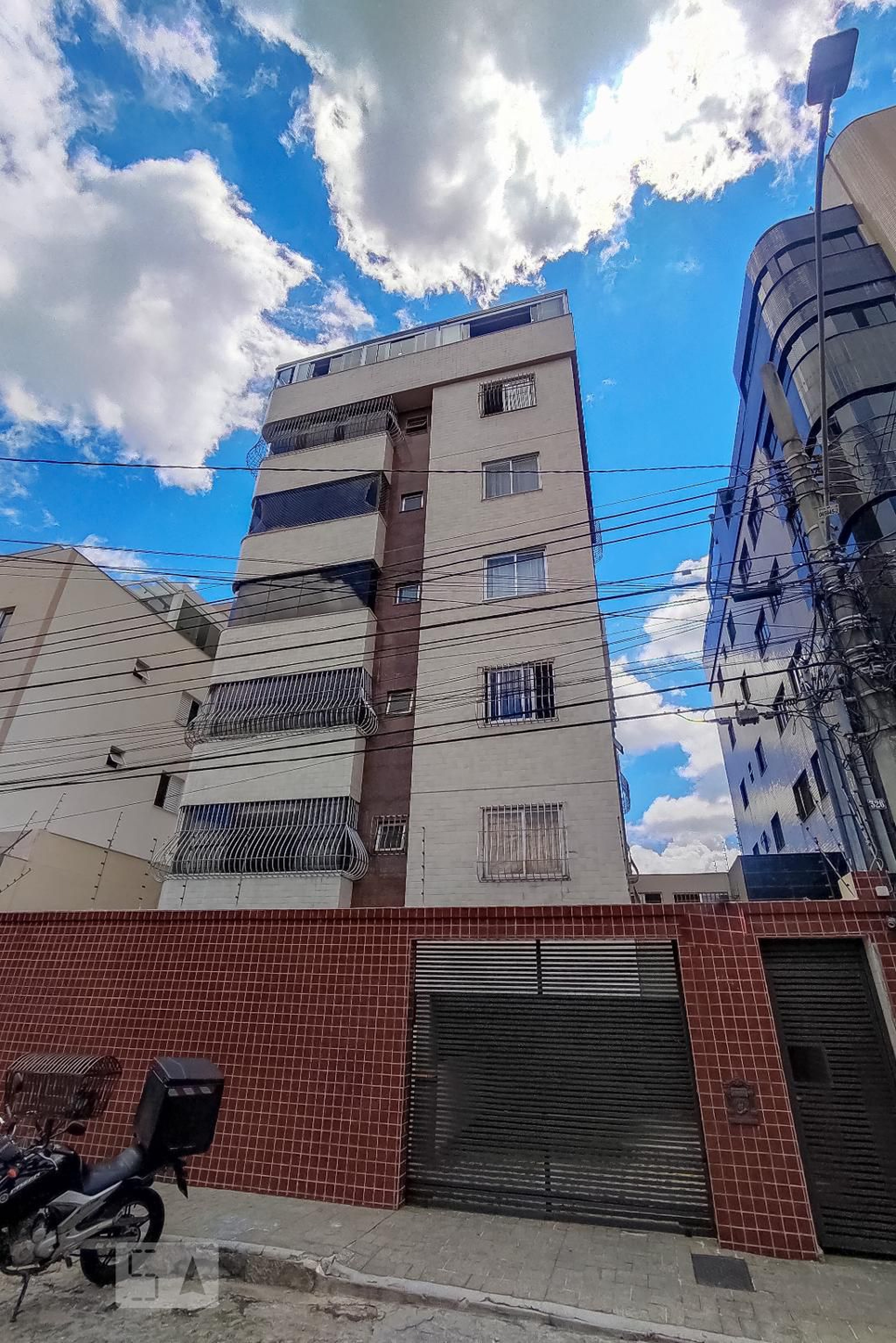 Fachada Condomínio em Rua Itaúna, 340