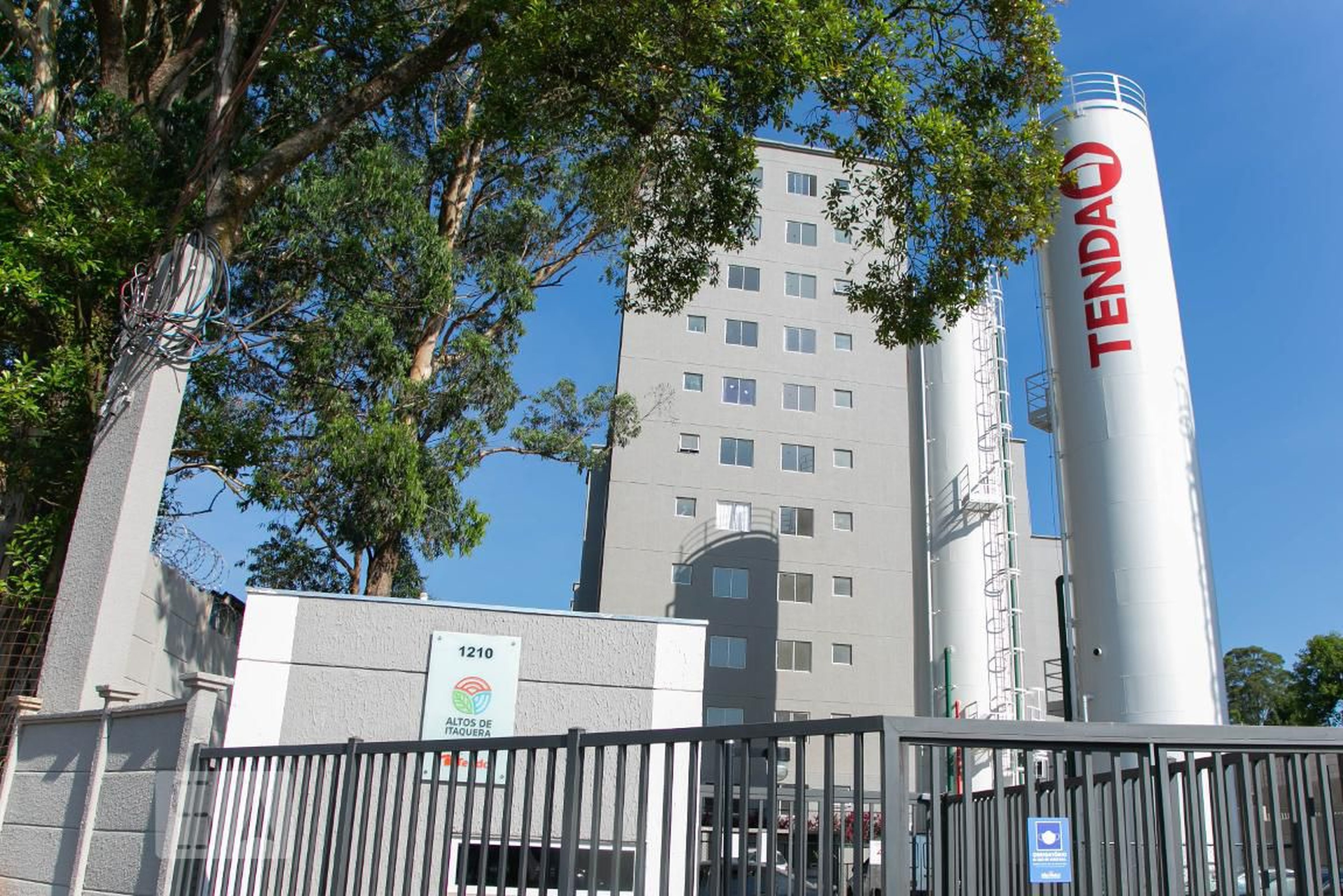 Fachada do Condomínio Condomínio em Rua Agrimensor Sugaya, 1249