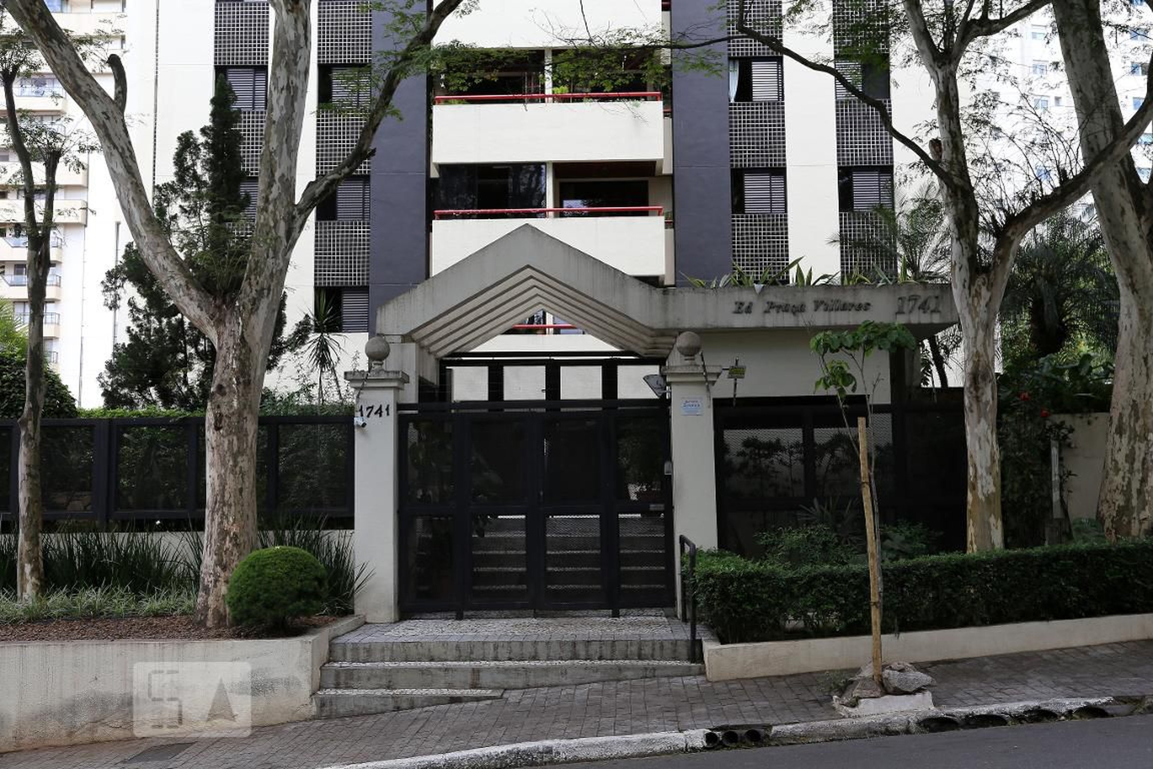 Fachada do Condomínio Condomínio Praça Villares