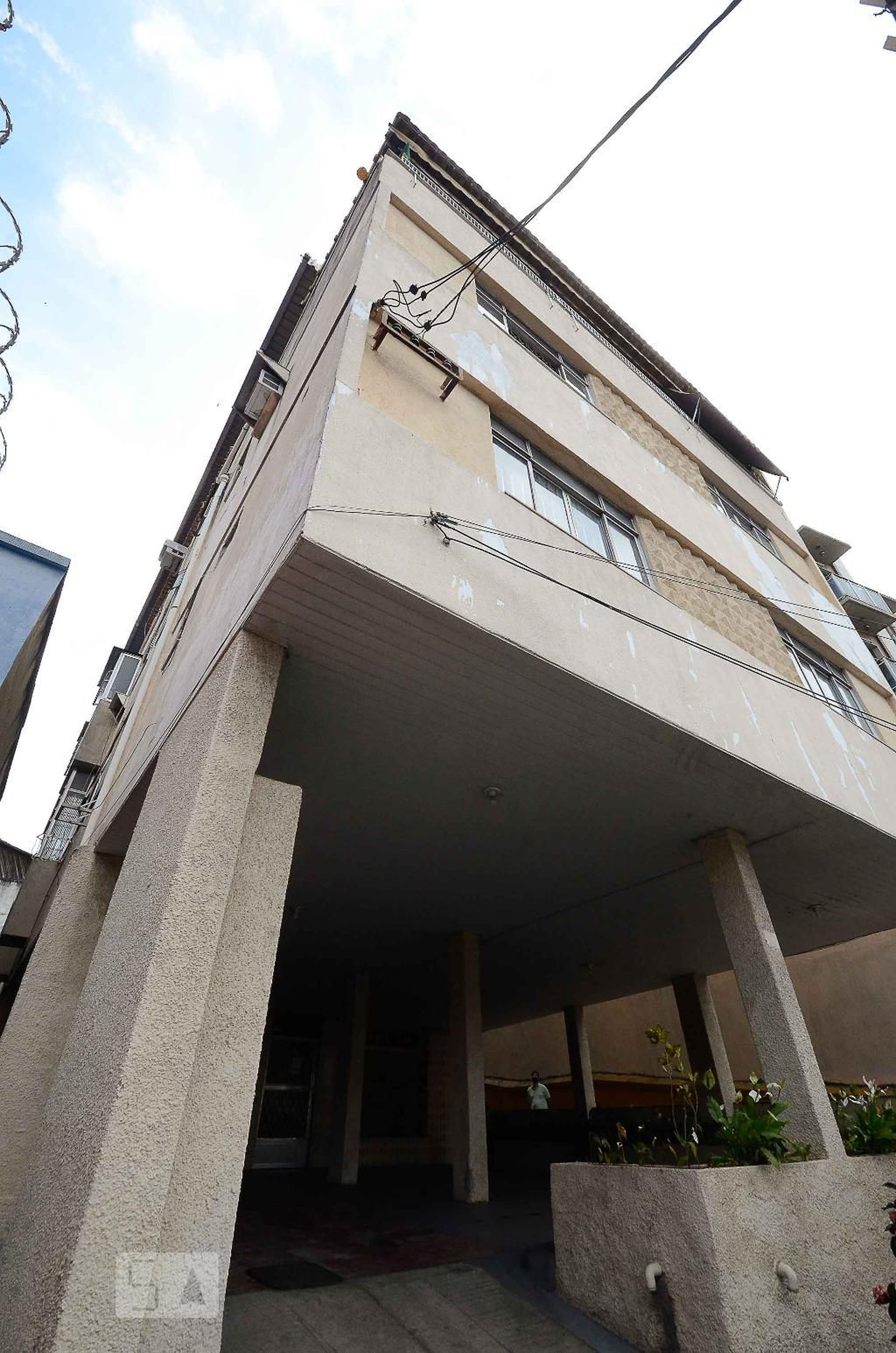 Fachada Condomínio em Estrada do Galeão, 907