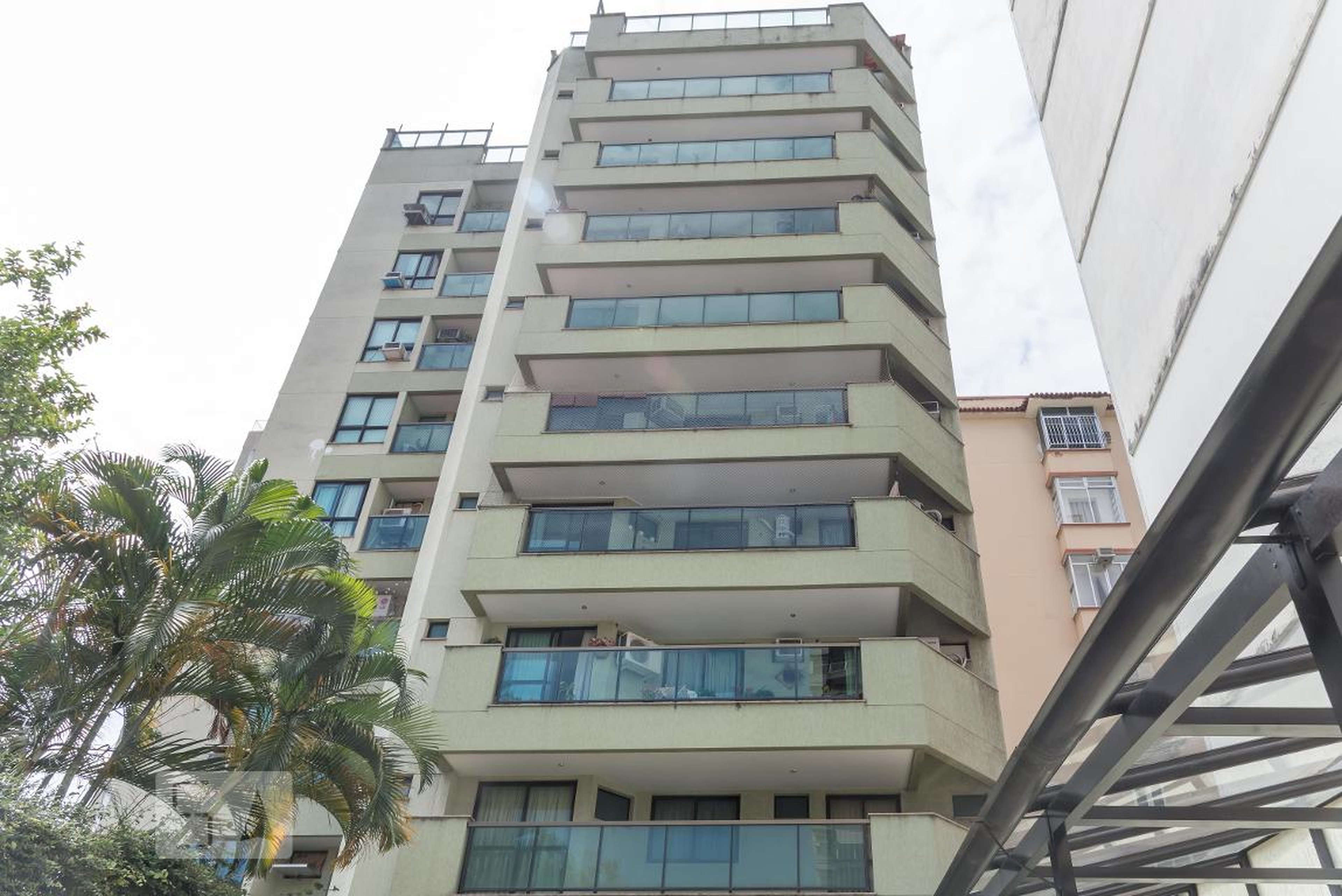 Fachada Condomínio em Rua Doutor Satamini, 135 A