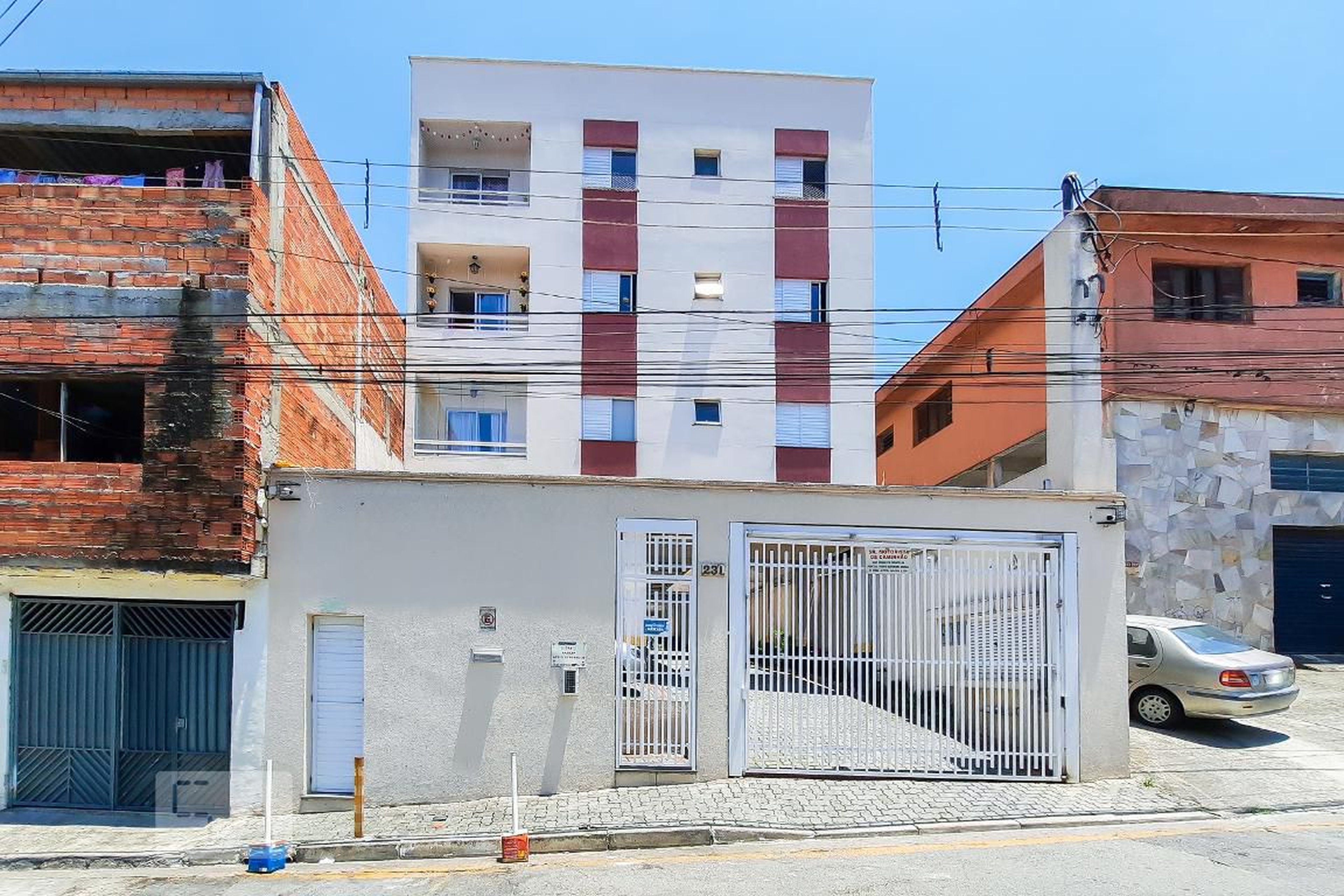 Fachada do Condomínio Condomínio em Rua Osvaldo Cruz, 231