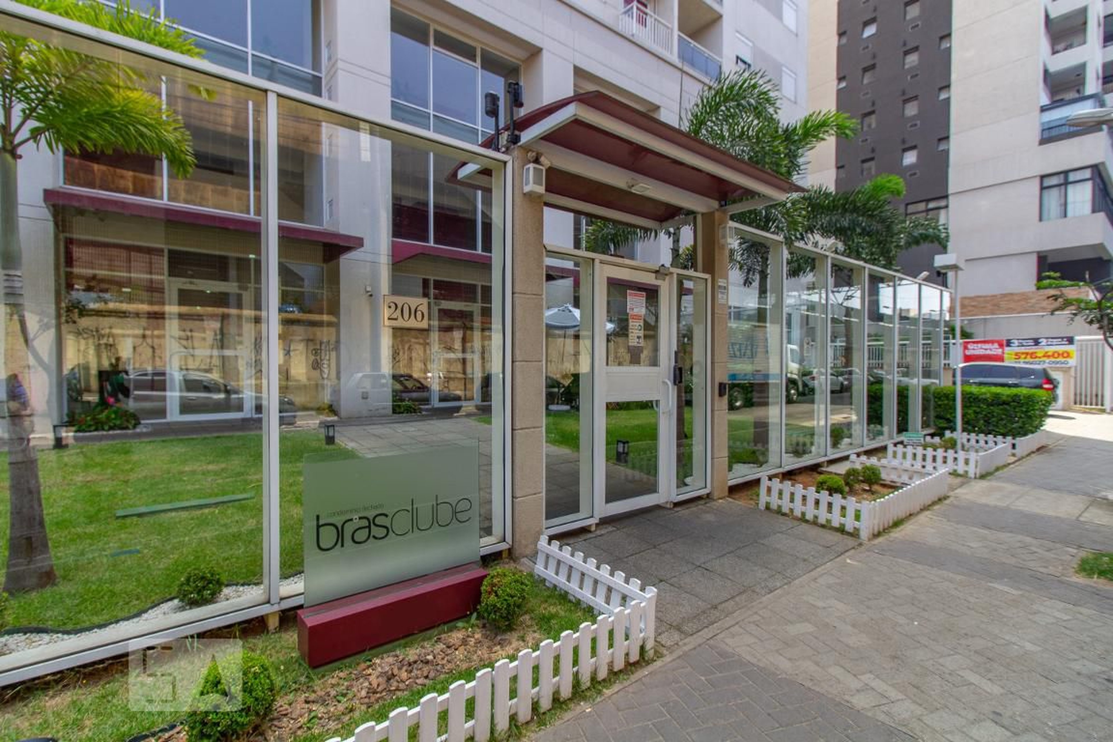 Fachada Condomínio em Rua Domingos Paiva, 1206