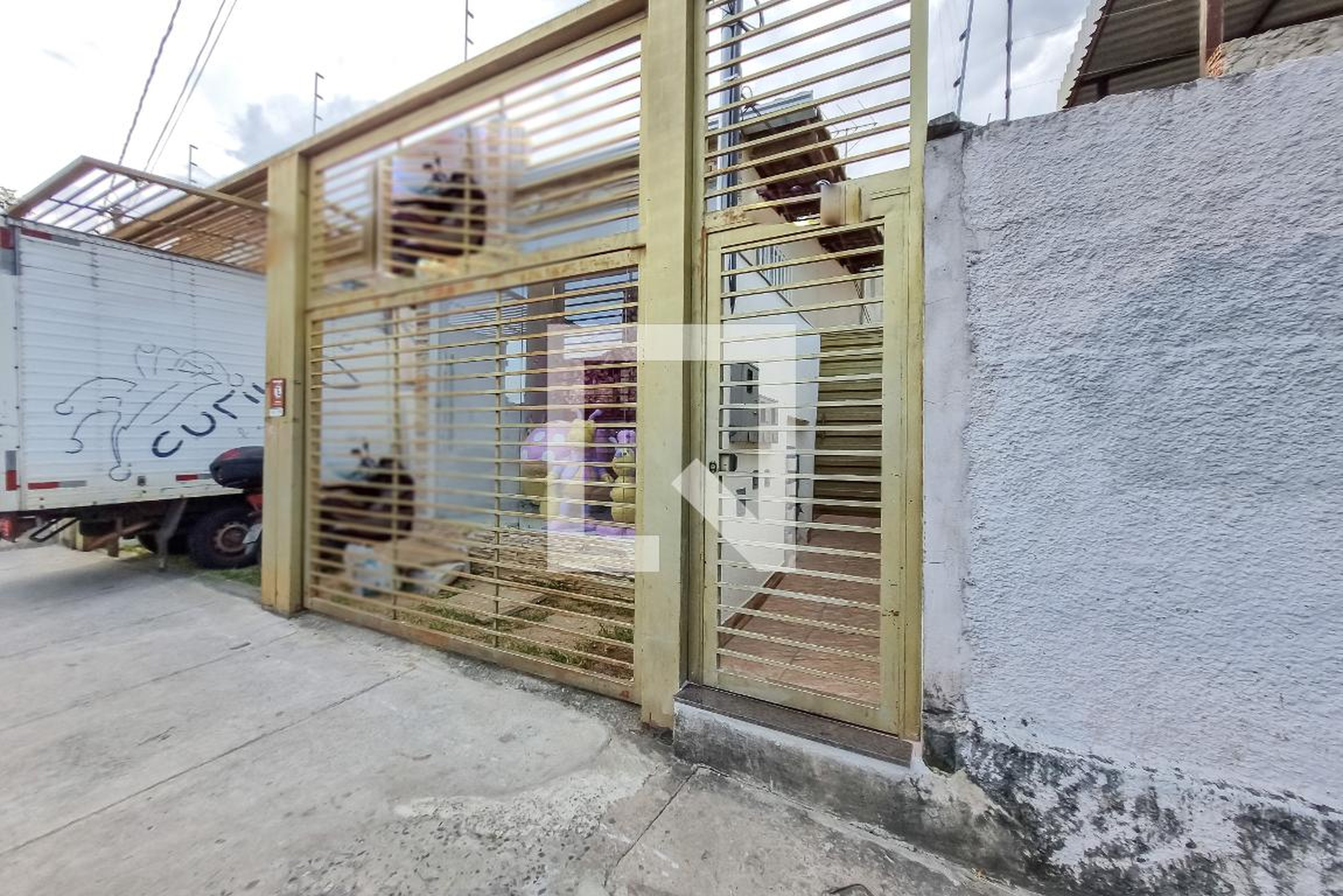 Fachada Condomínio em R. Gustavo da Silveira, 499