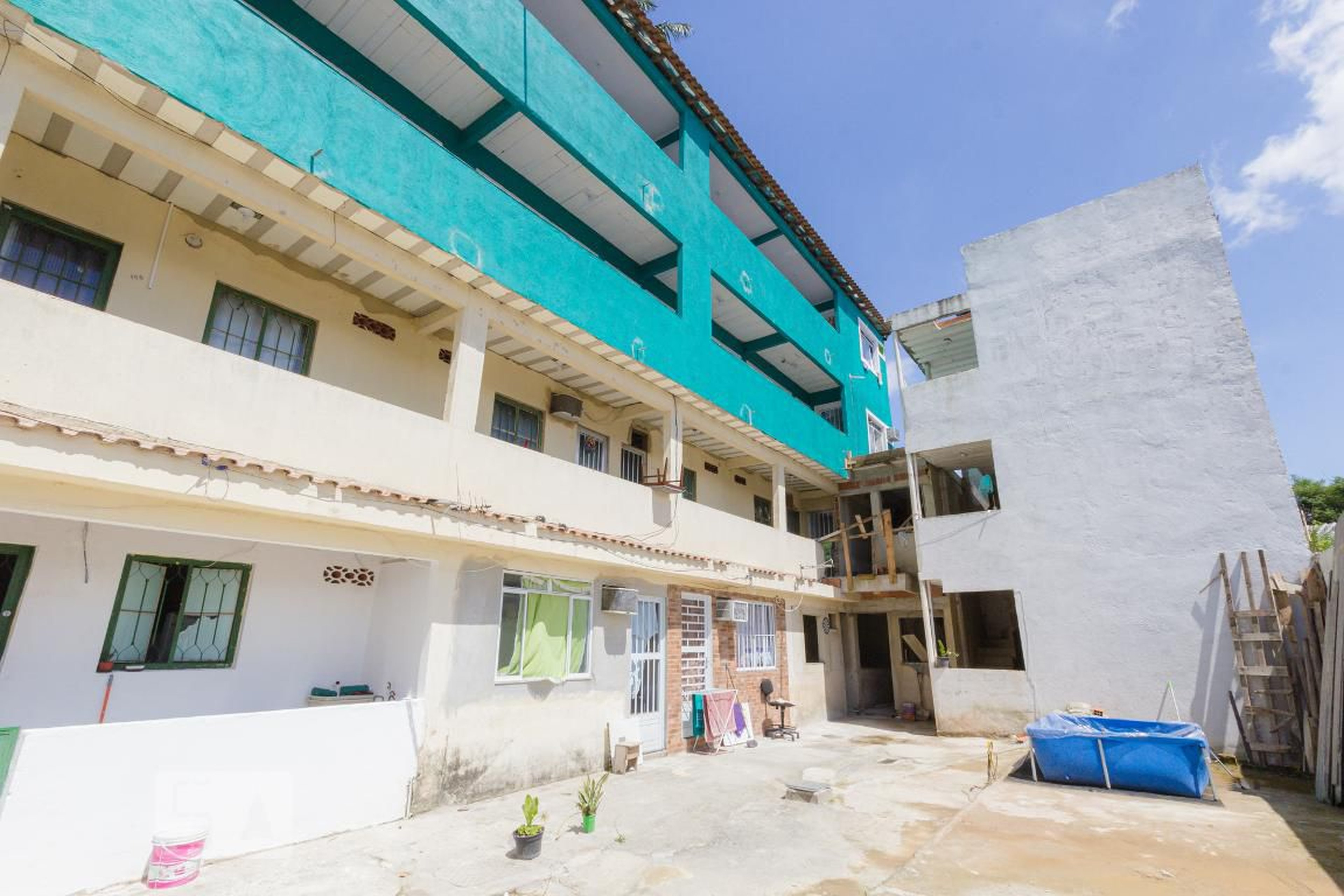 Fachada Condomínio em Rua Oswaldo Lussac, 100