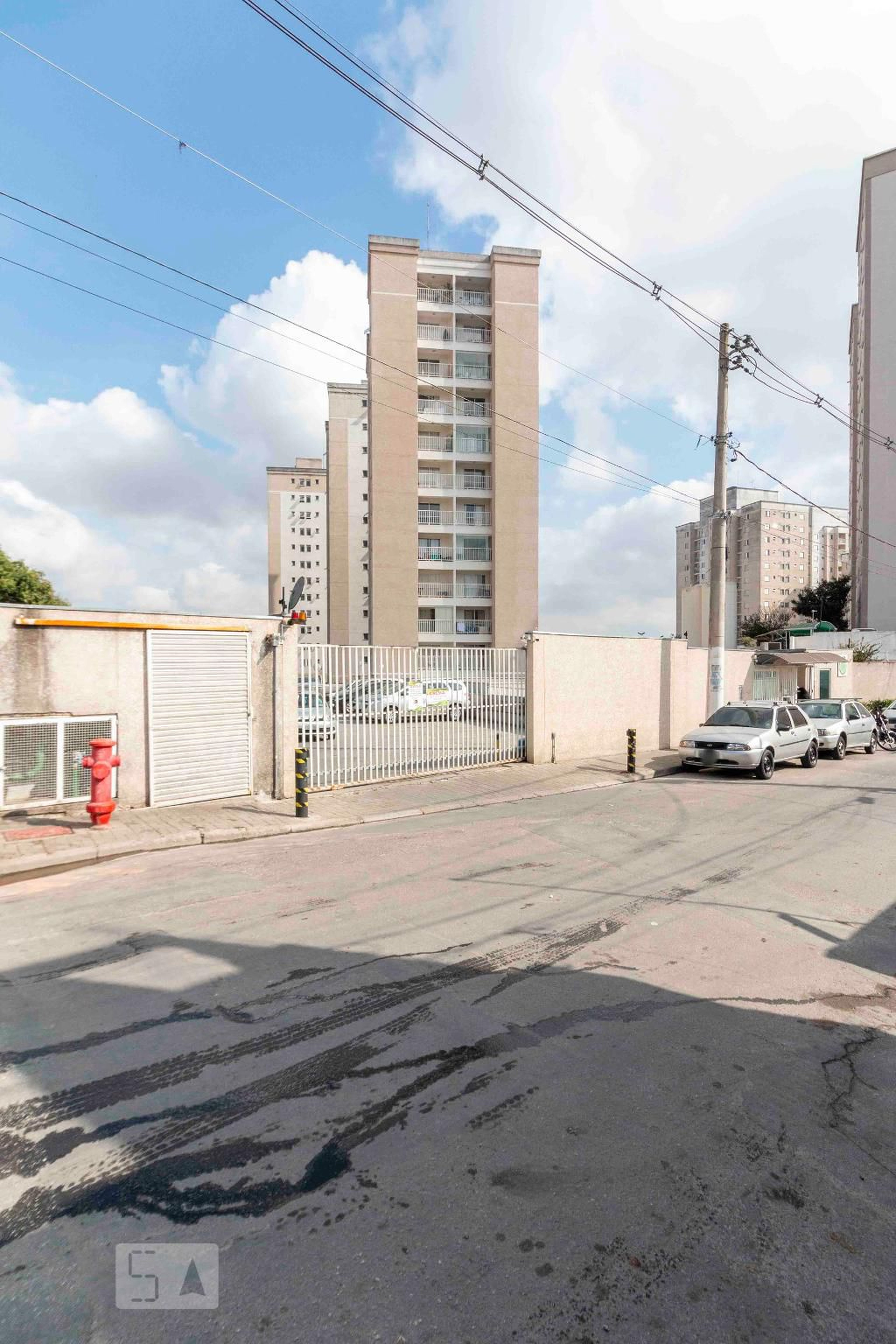 Fachada Condomínio em Rua Moacir Fagundes, 199