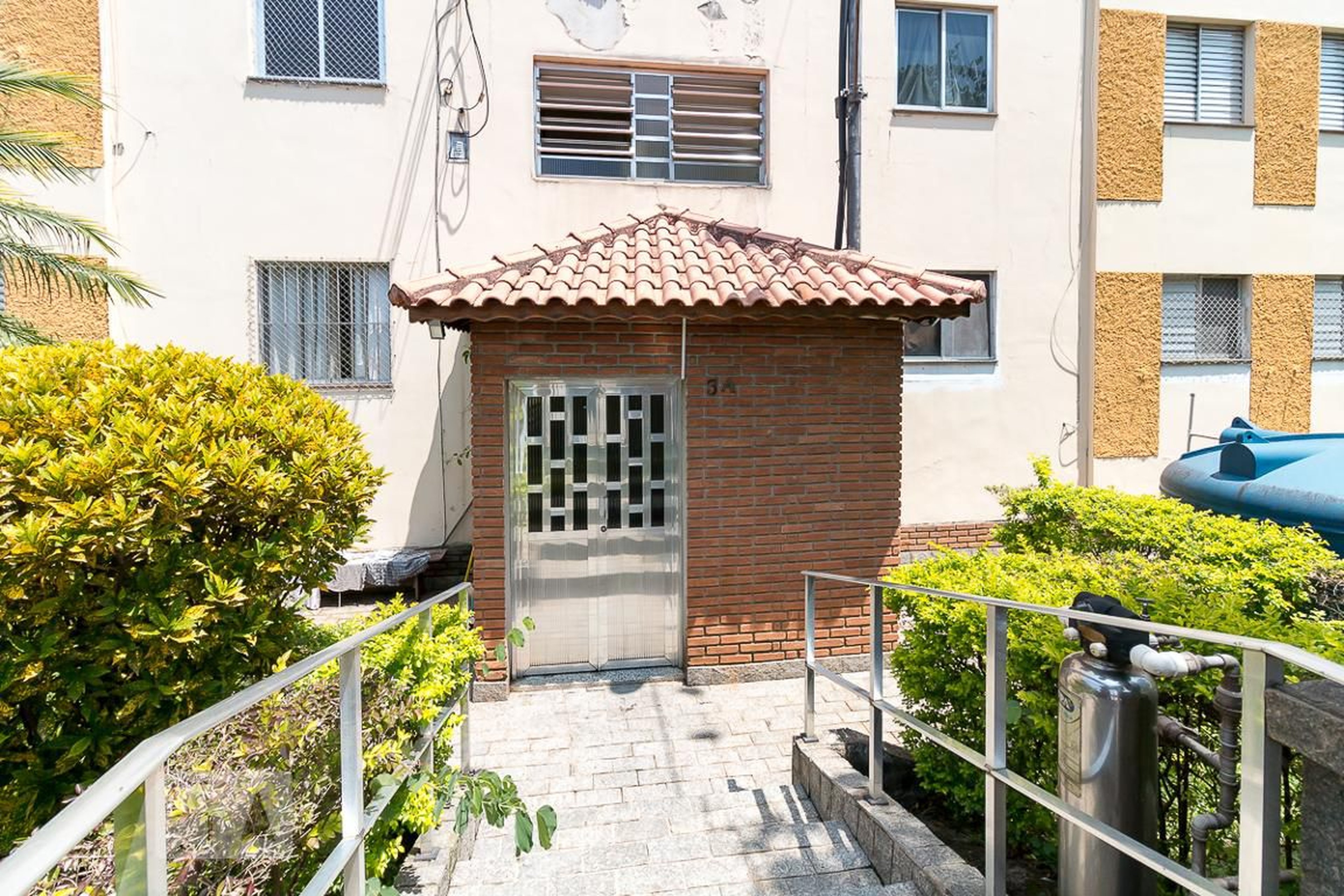 Entrada do prédio - null