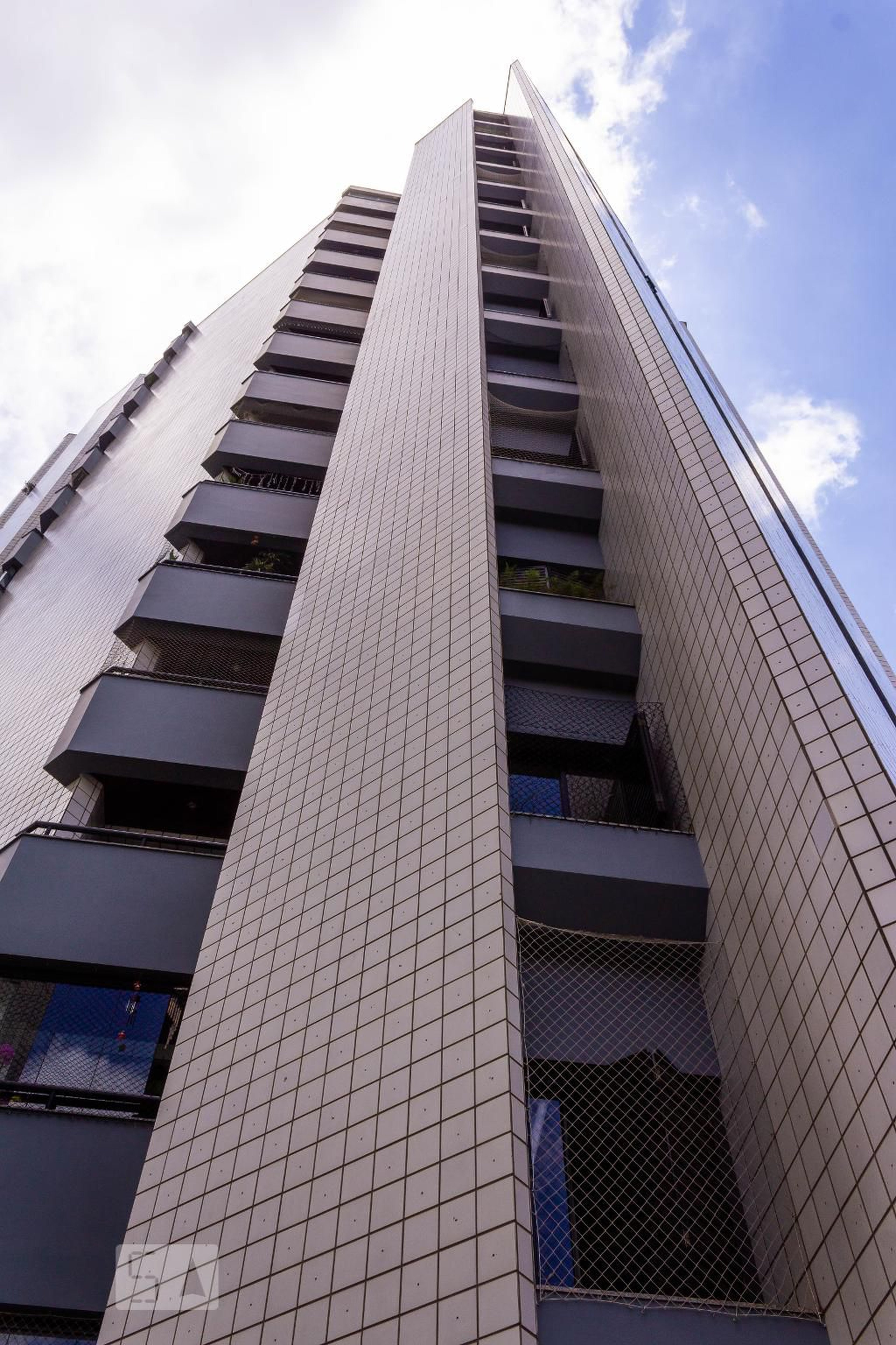 Prédio Condomínio Royal Towers