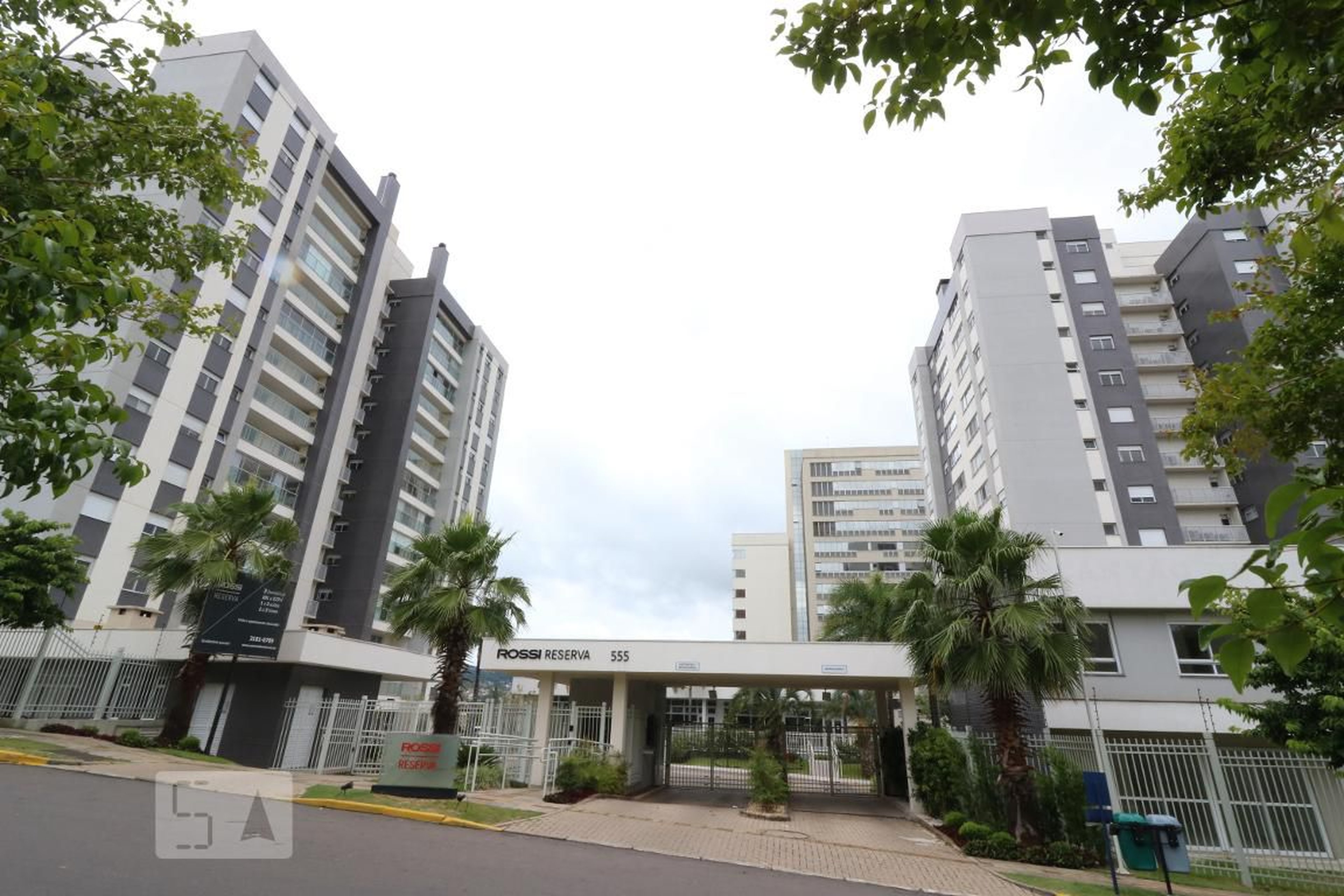 Fachada do Condomínio Condomínio em Rua São Josemaría Escrivá, 333