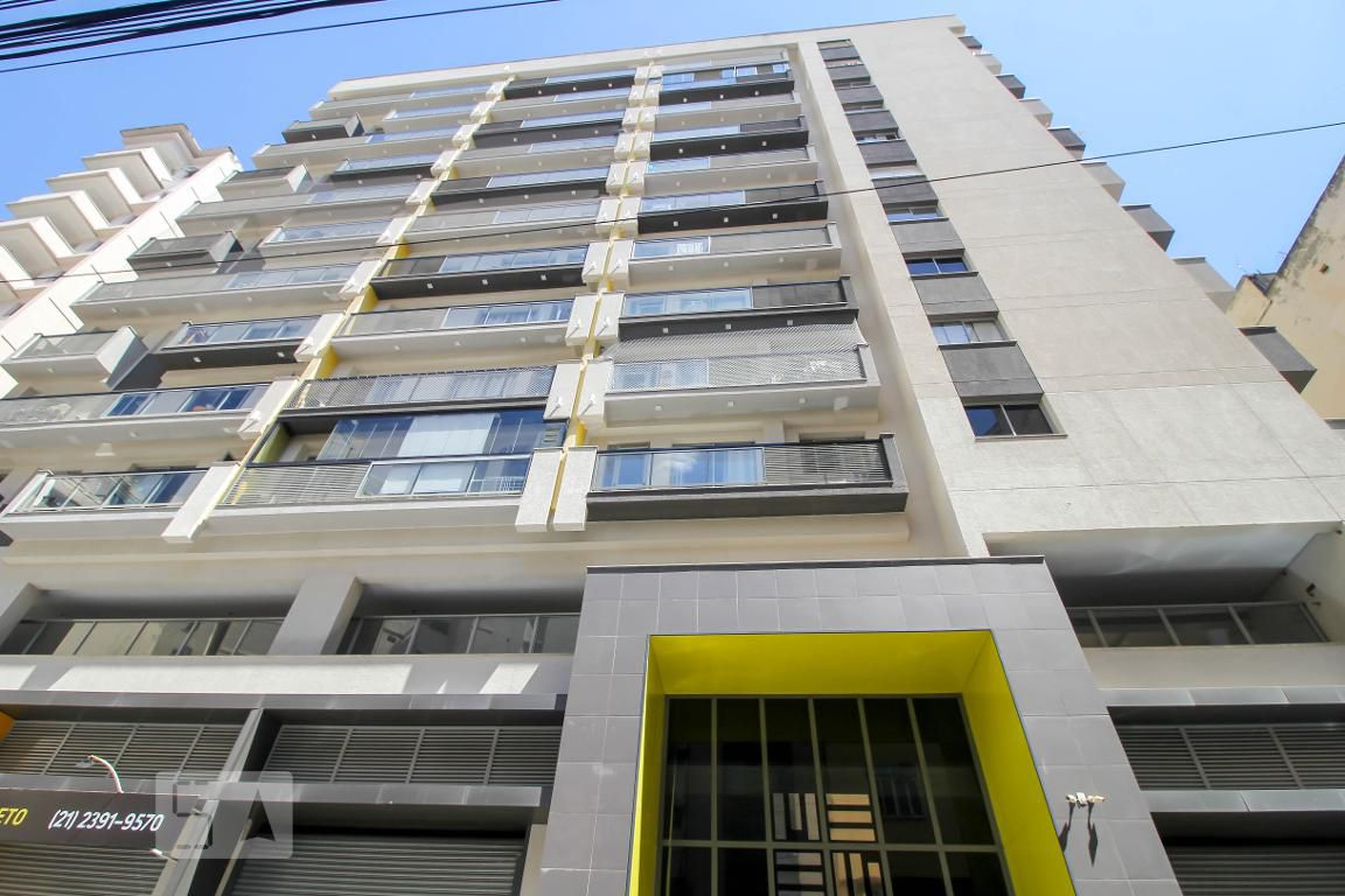 Fachada do Prédio Condomínio em Rua do Rezende, 19