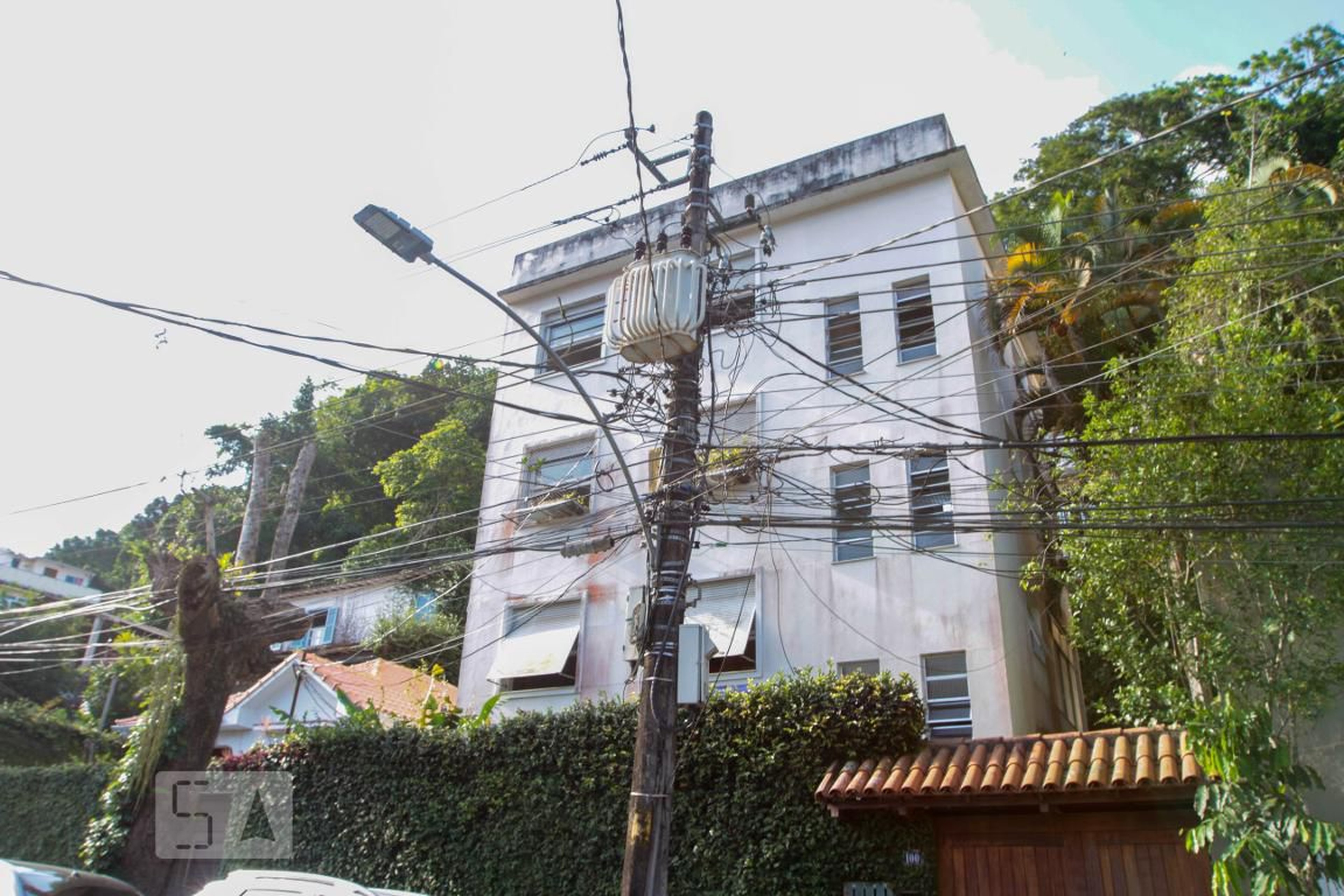 Fachada do Prédio Condomínio em Rua Marquês de Sabará, 100