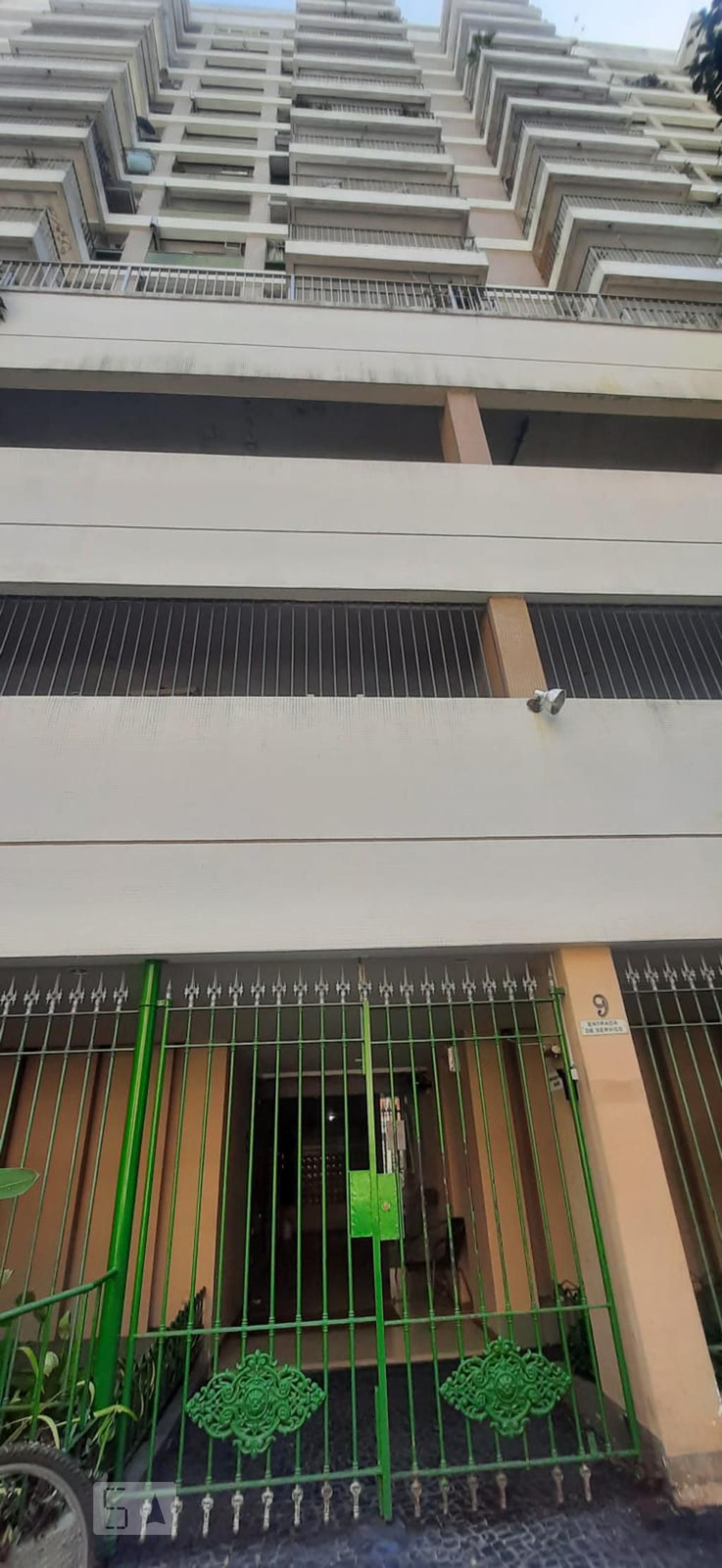 Fachada Condomínio em Rua Hermenegildo de Barros, 9