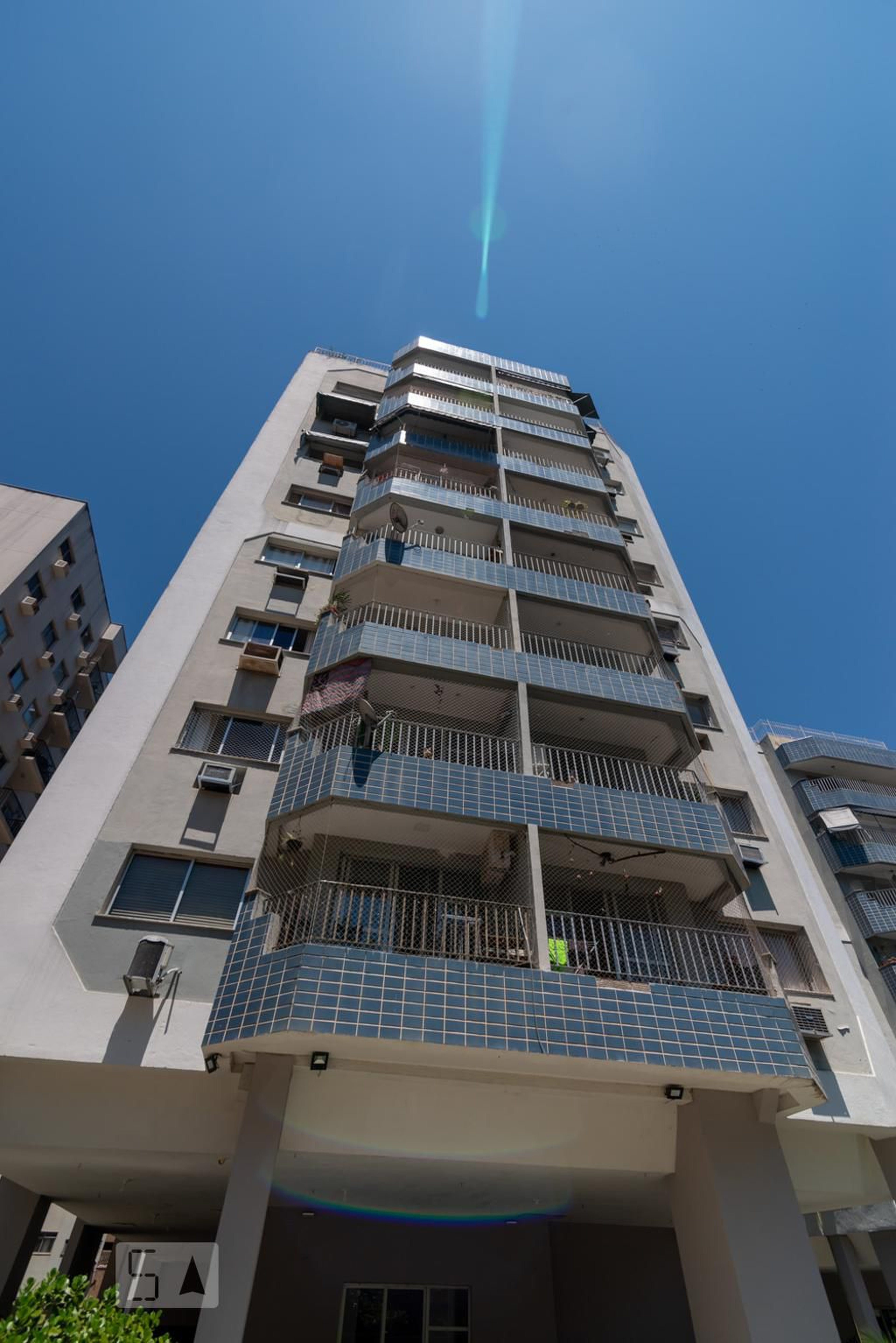 Fachada Condomínio em Rua Embaixador Ramon Carcano, 100