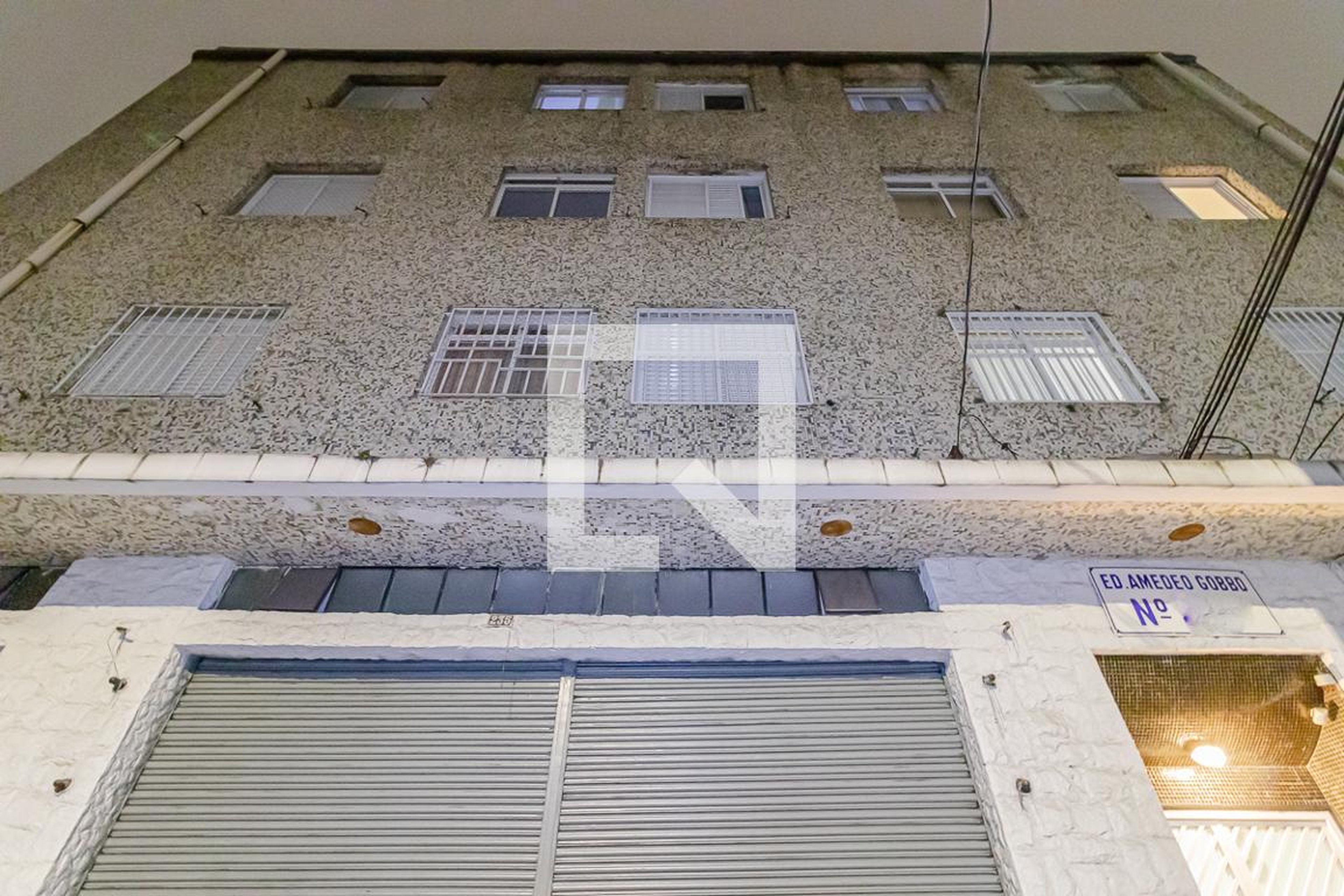 Fachada Condomínio em Rua Flávio de Melo, 239