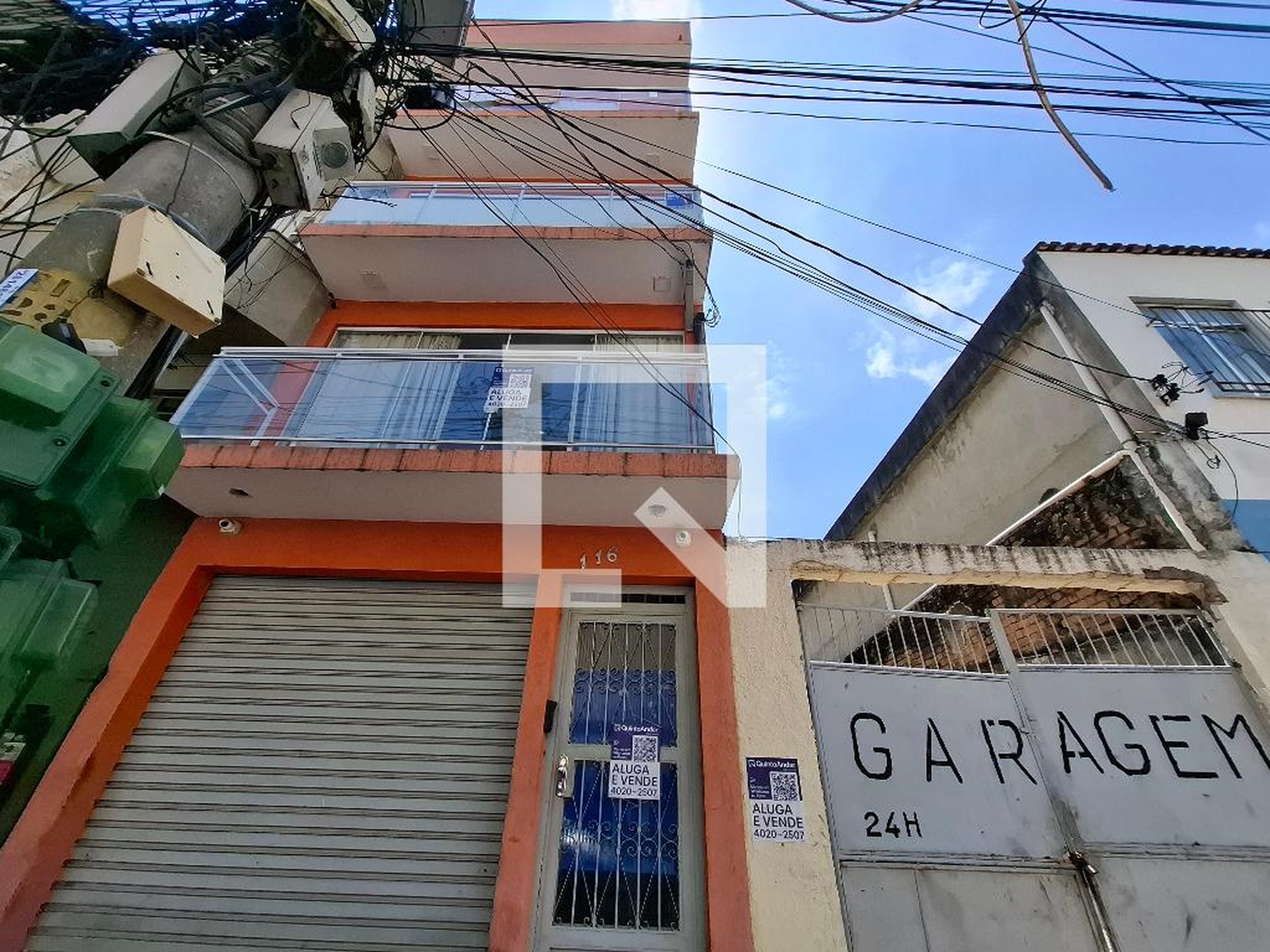 Fachada Condomínio em Rua Laura de Araújo, 116