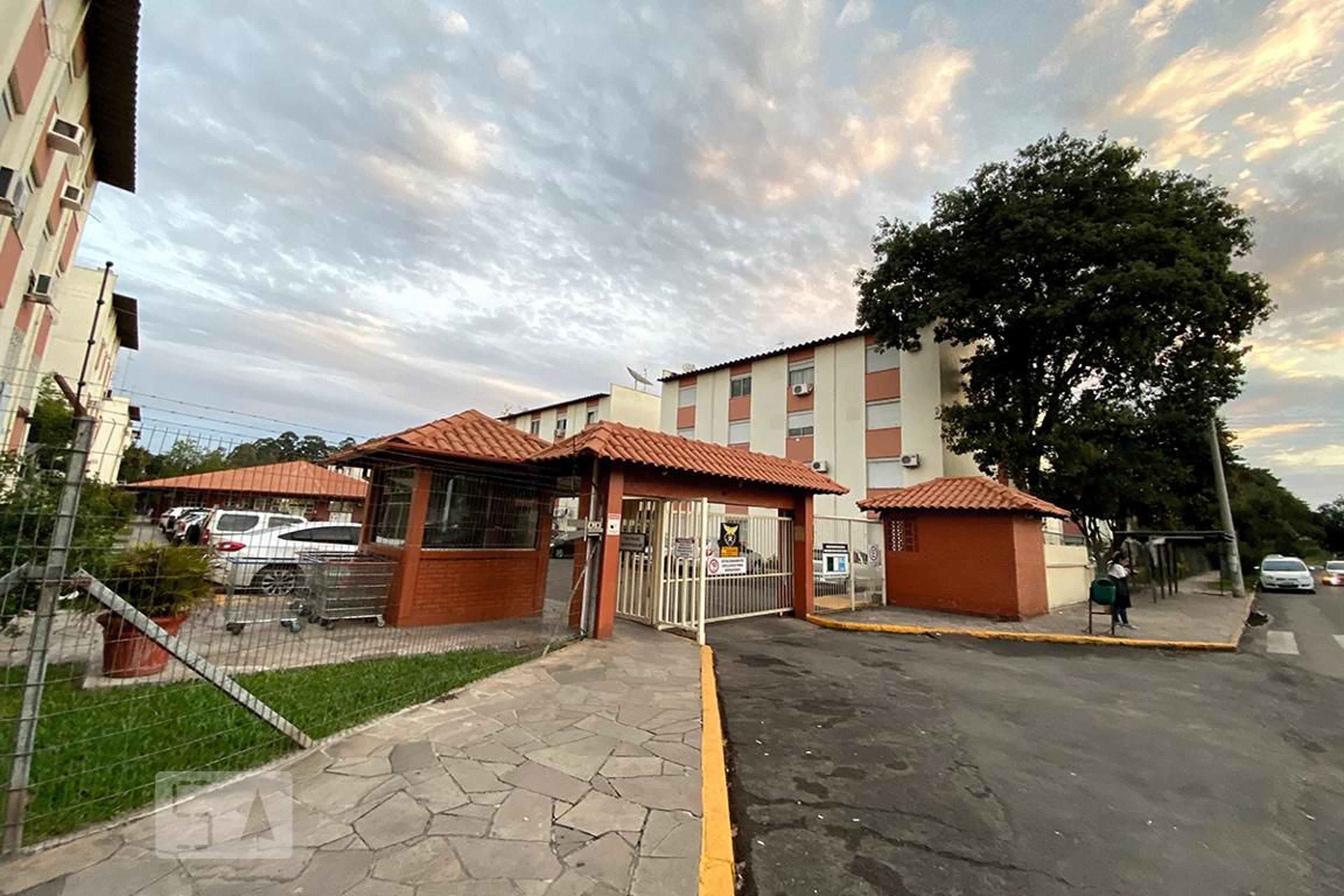 Fachada do Condomínio Condomínio em Rua Osvaldo Aranha, 1545