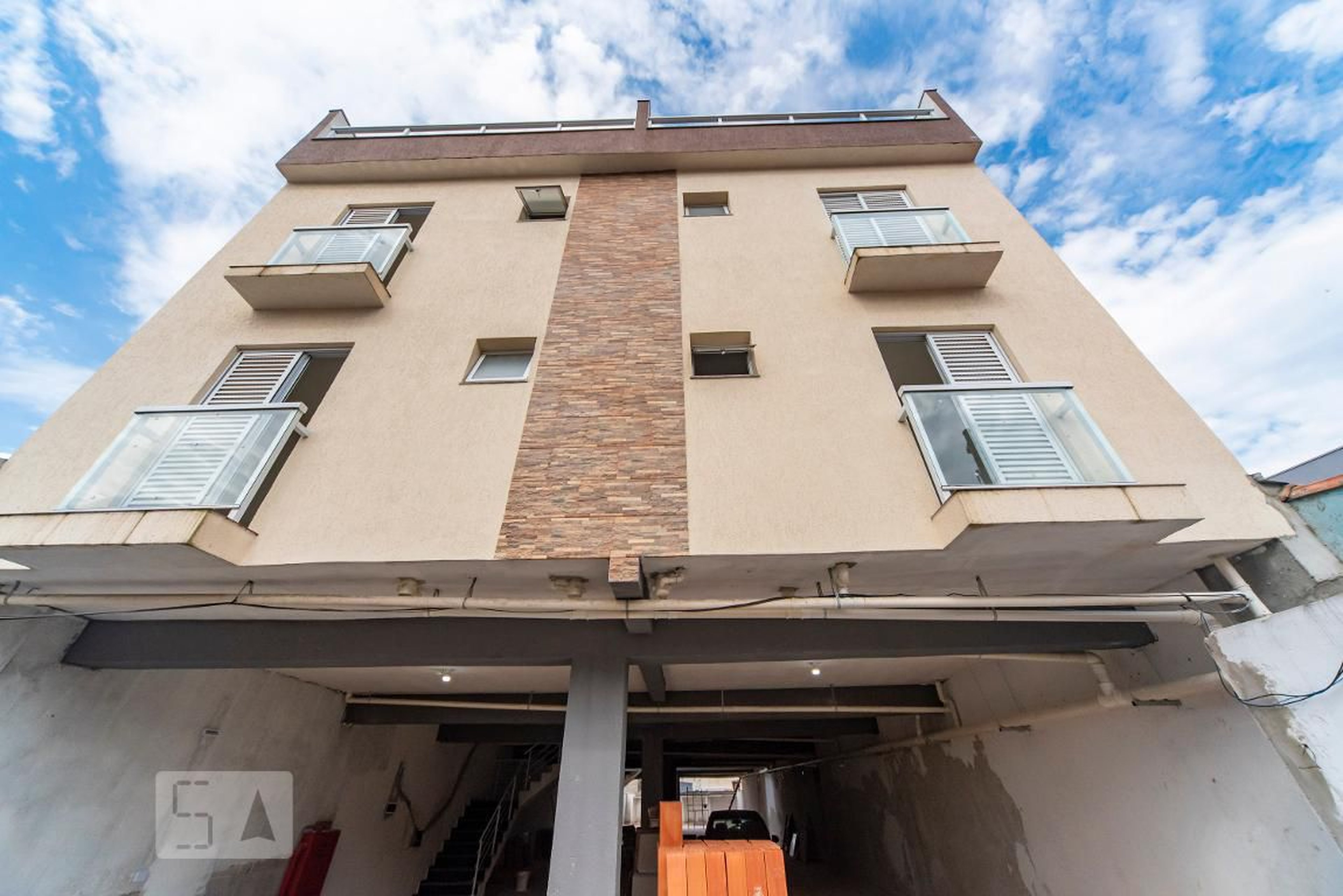 Fachada Condomínio em Rua Fernando de Mascarenhas, 337