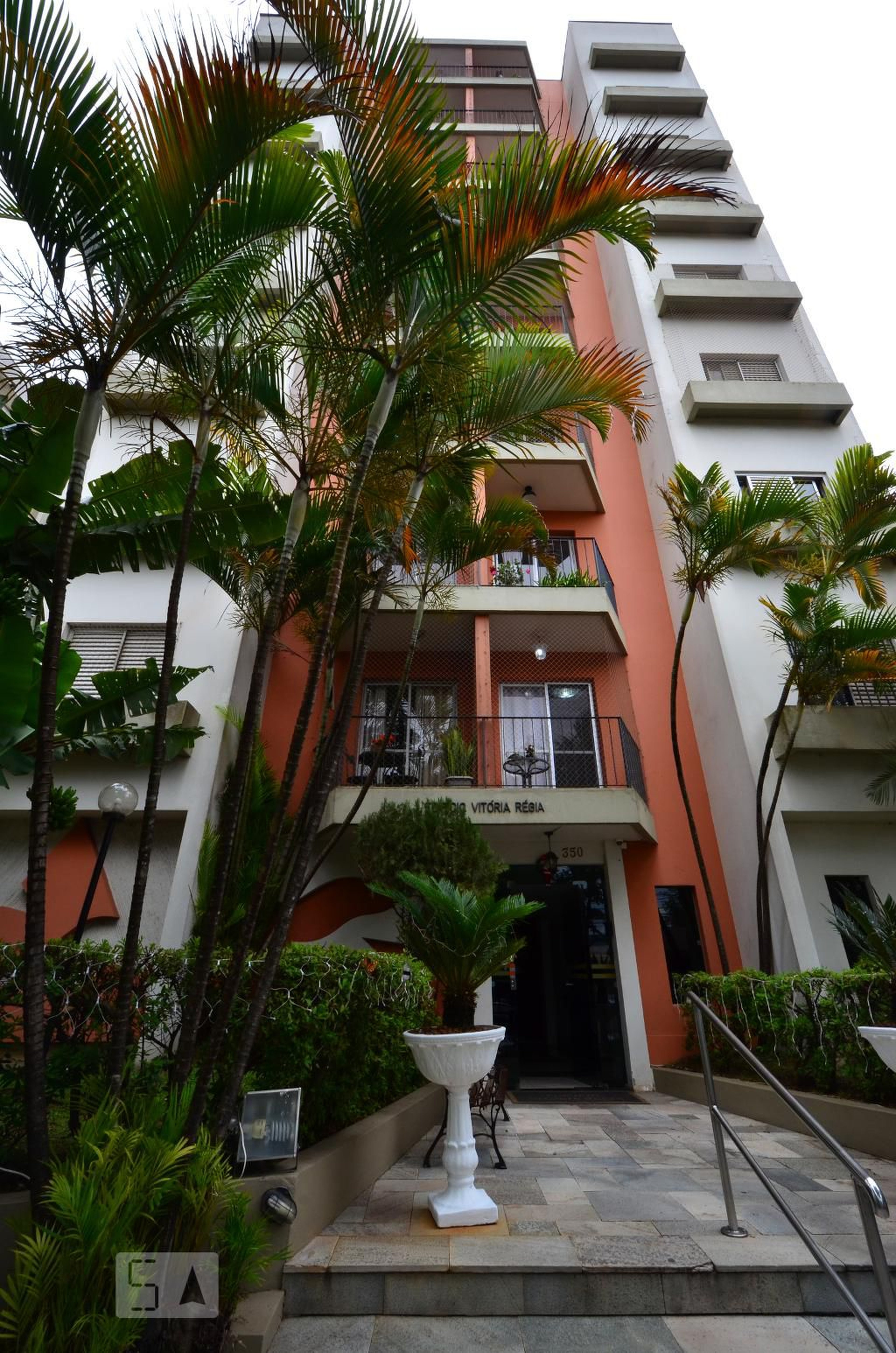 Fachada do Condomínio Condomínio Vitória Régia