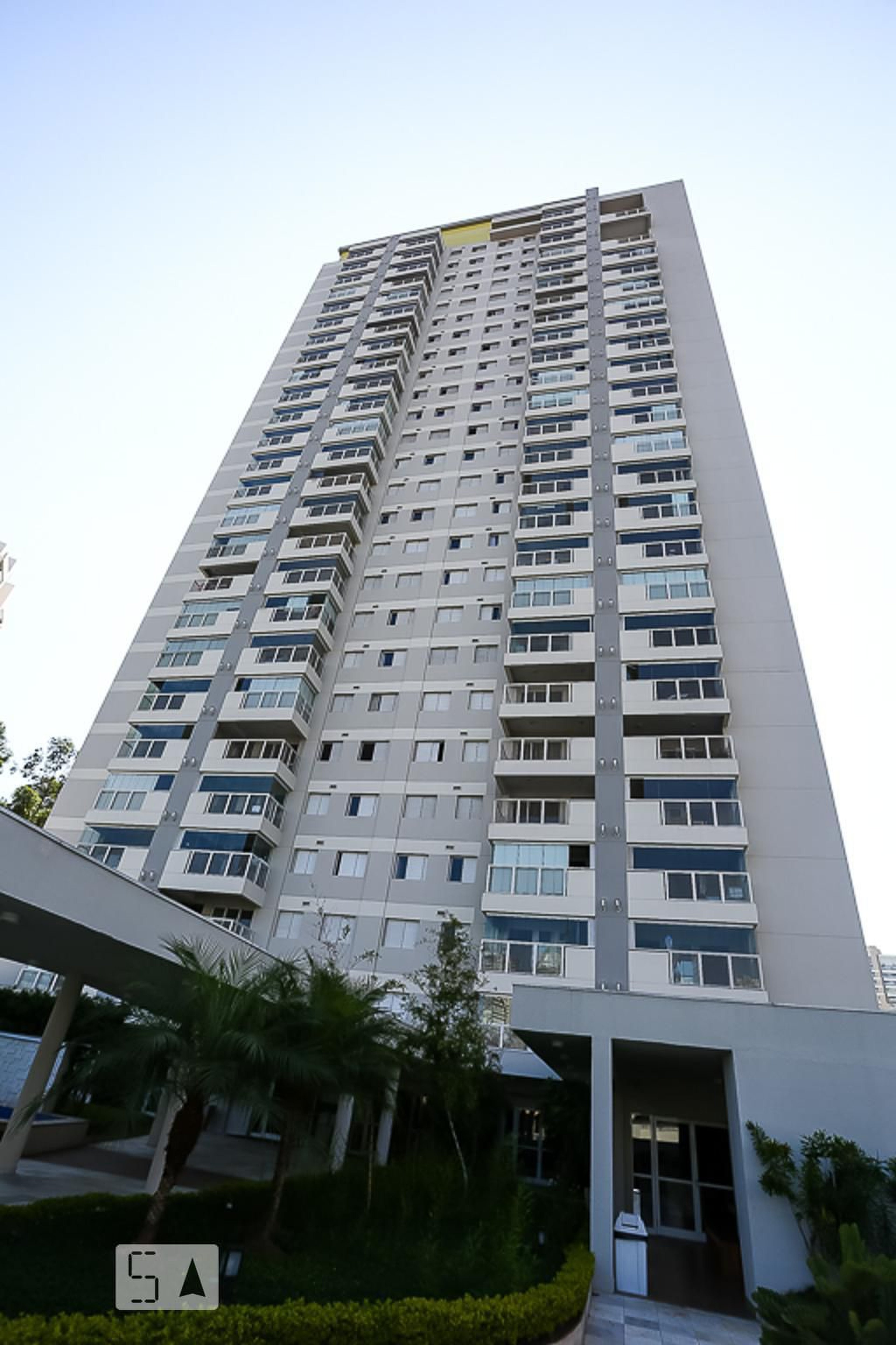 Fachada Condomínio em Rua Francisco Regis de Oliveira, 2