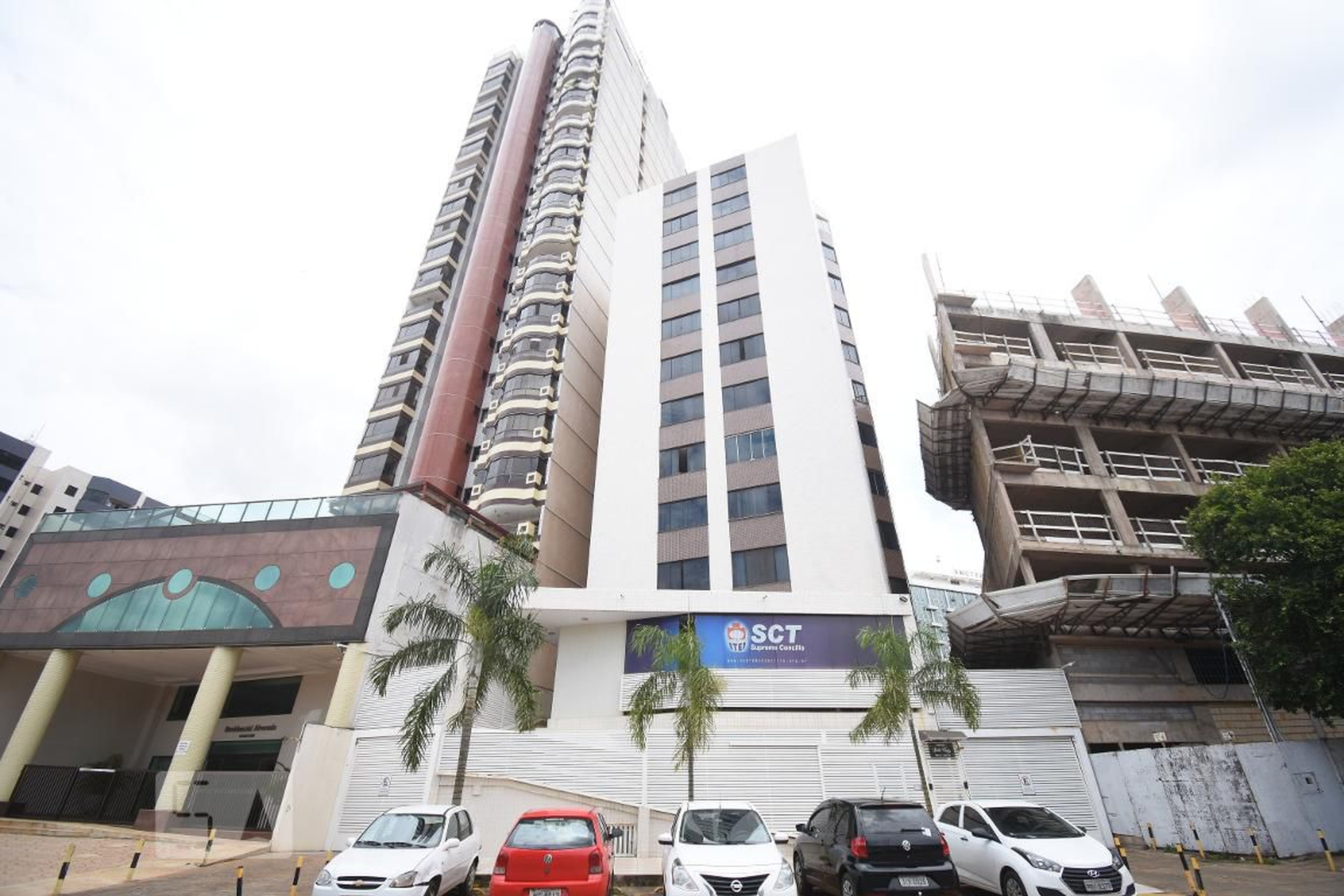 Fachada Condomínio em Csa 1, 10