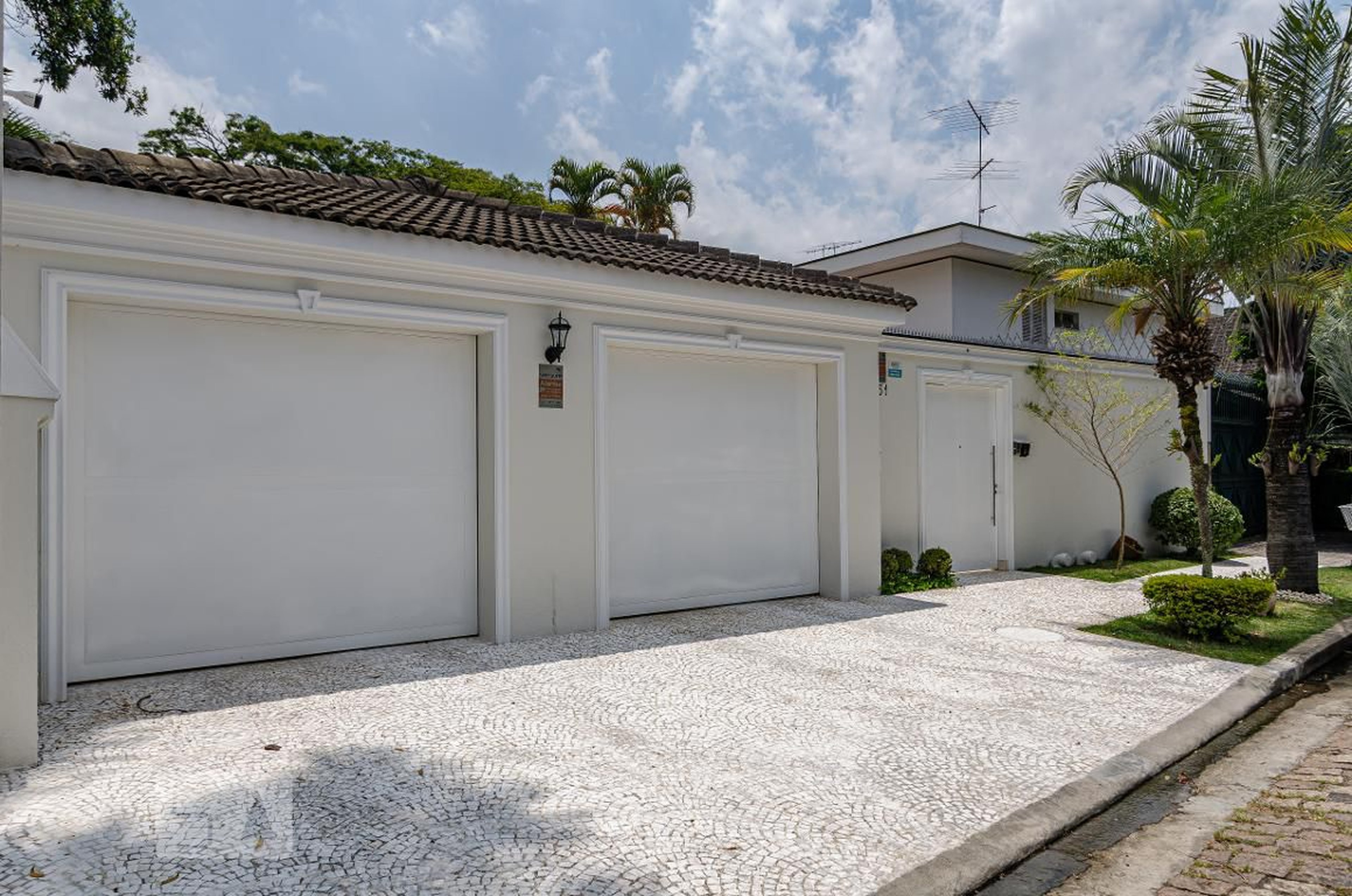 Fachada Condomínio em Rua Doutor Carlos Norberto de Souza Aranha, 851