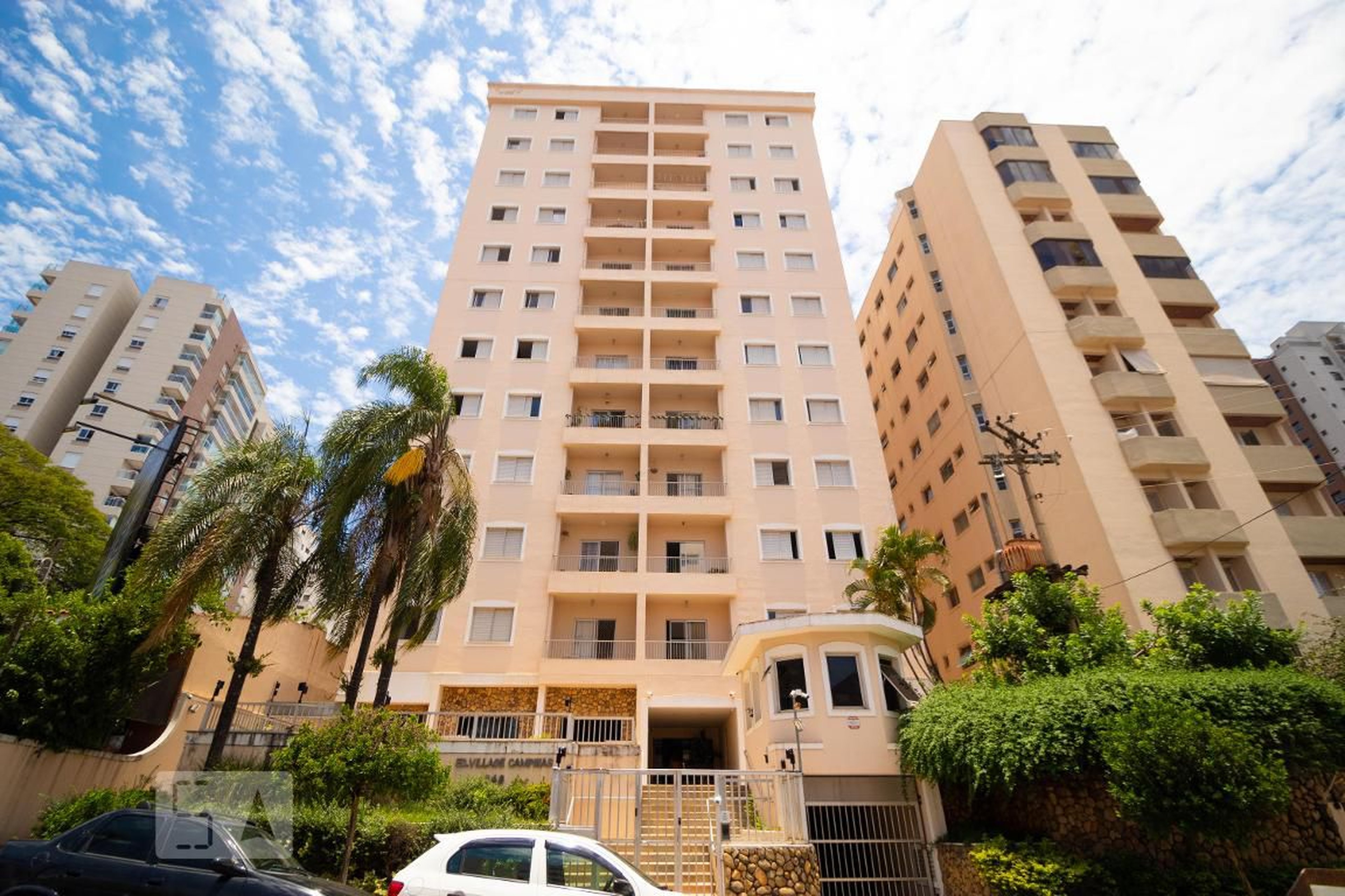 Fachada Condomínio em Rua Doutor Carlos Guimarães, 248