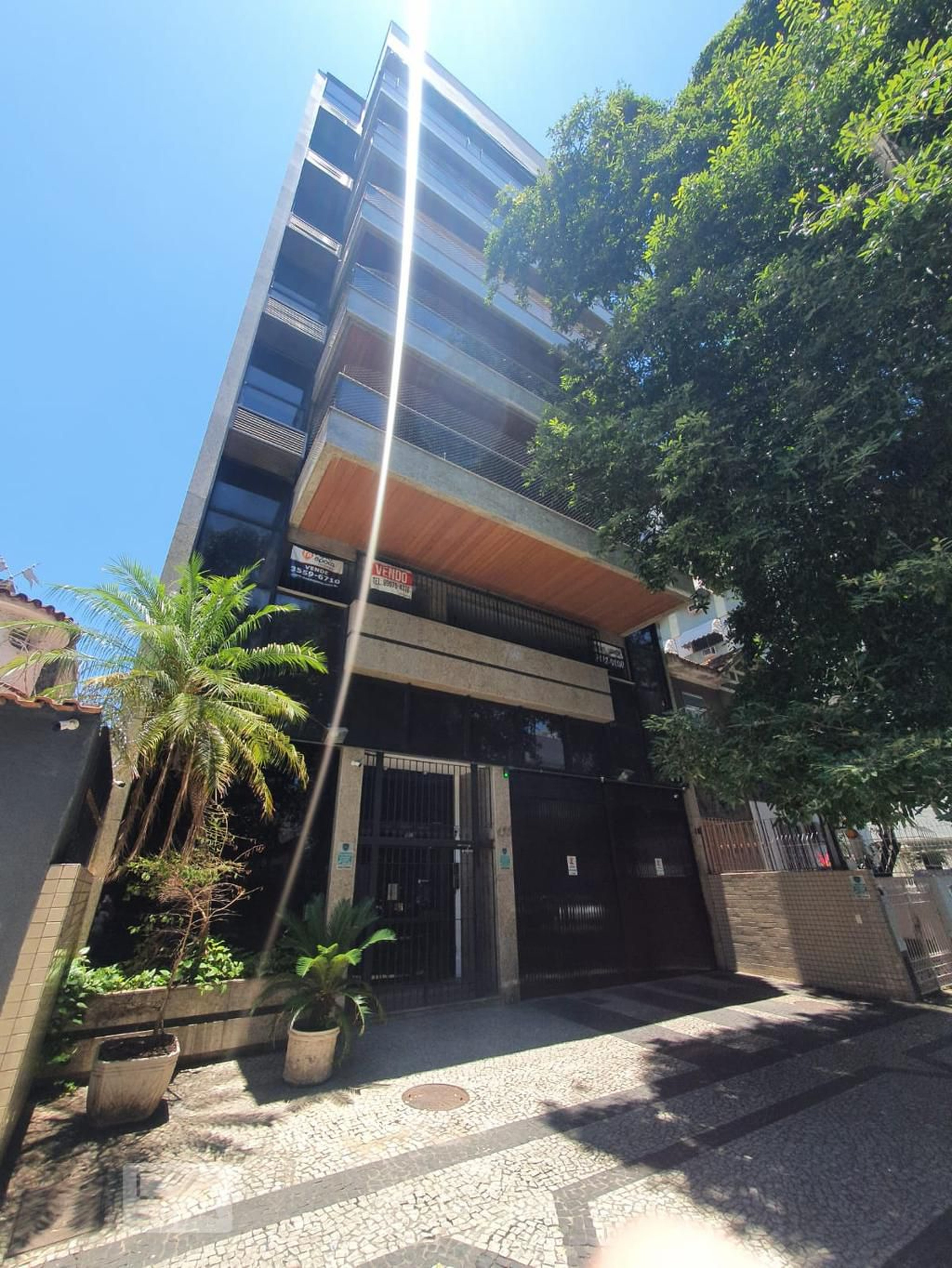 Fachada Condomínio em Rua Dona Delfina, 138