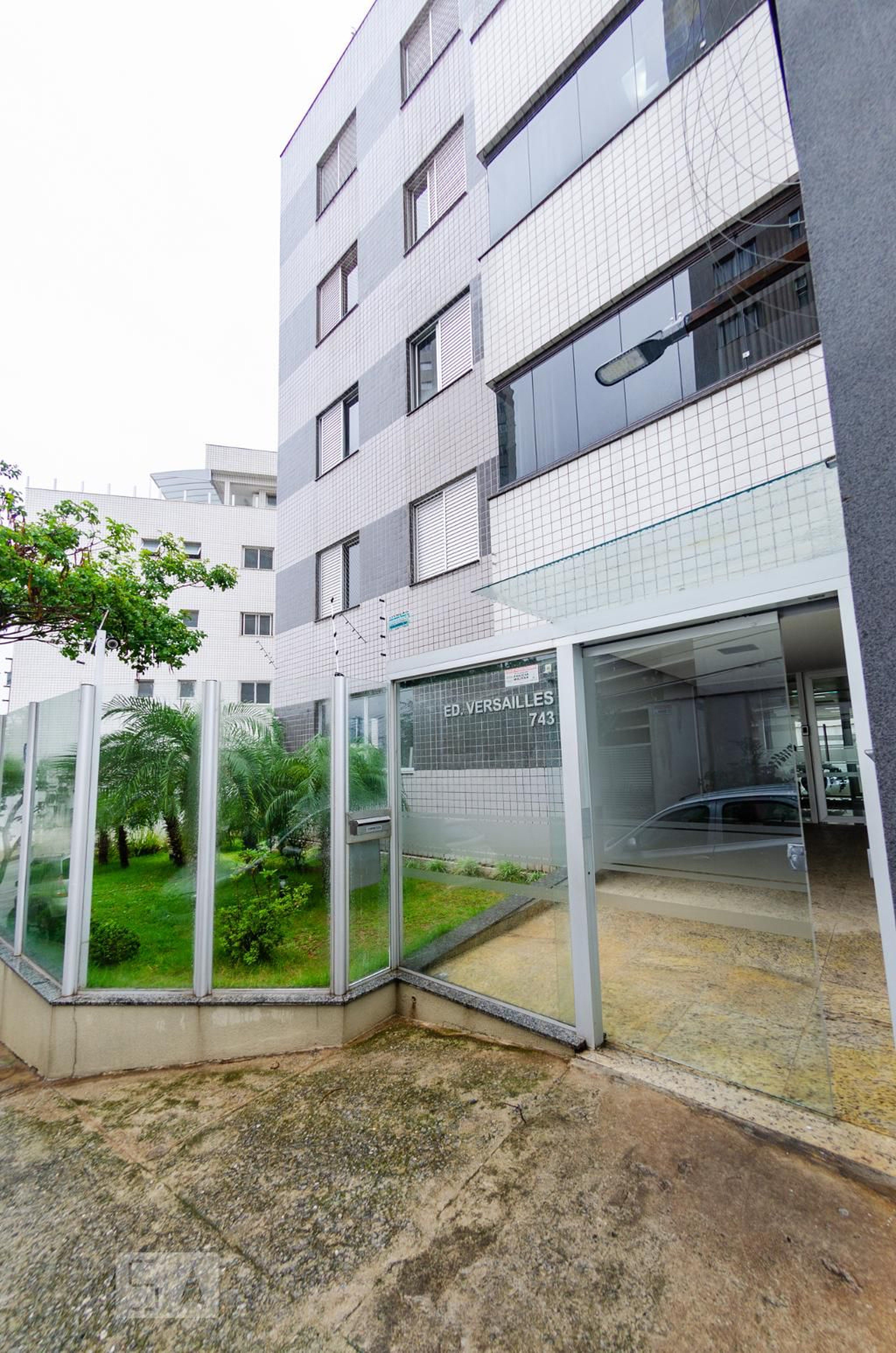 Fachada Condomínio em Rua Açucenas, 473