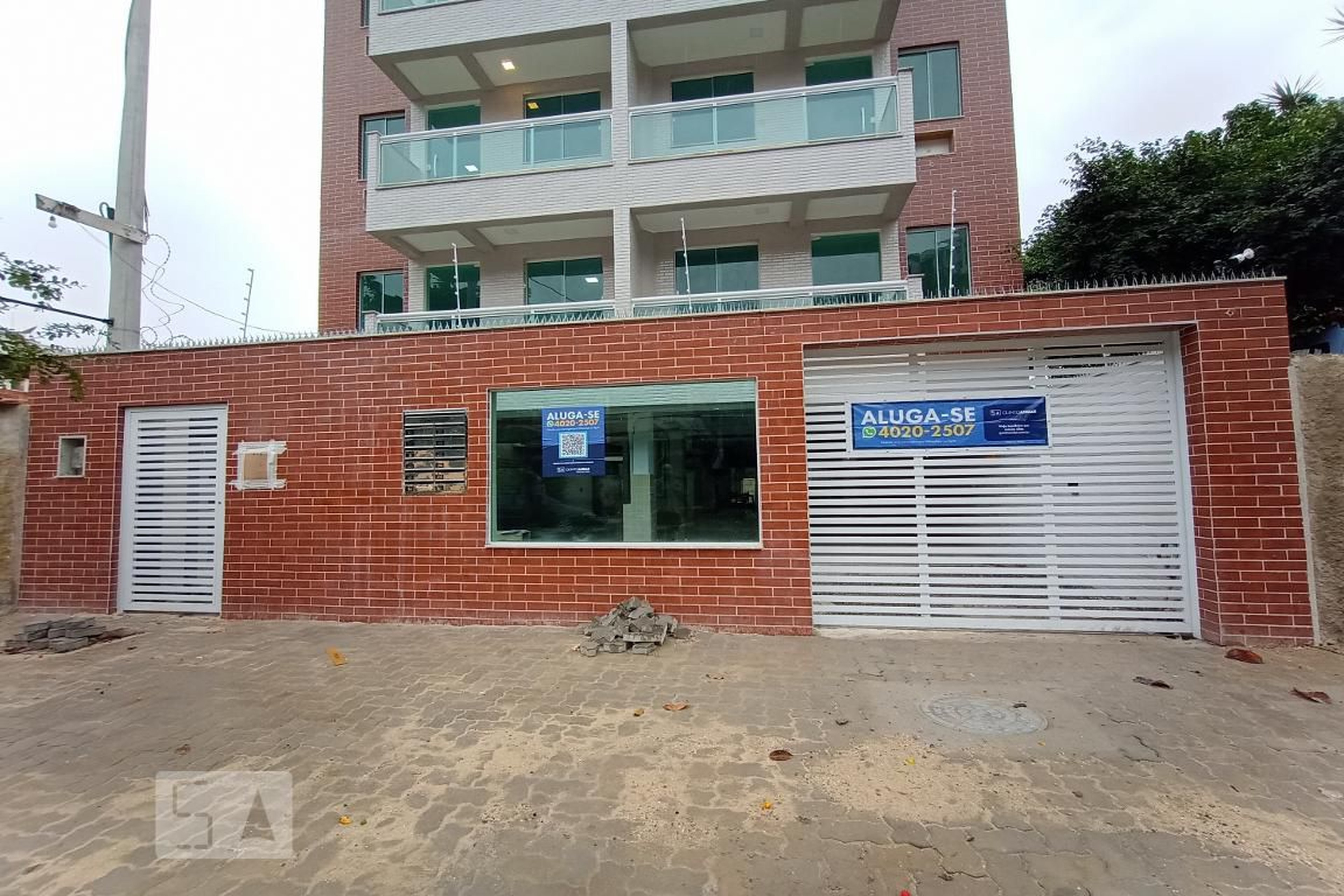 Fachada do Condomínio Condomínio Foi Colocado Placa No