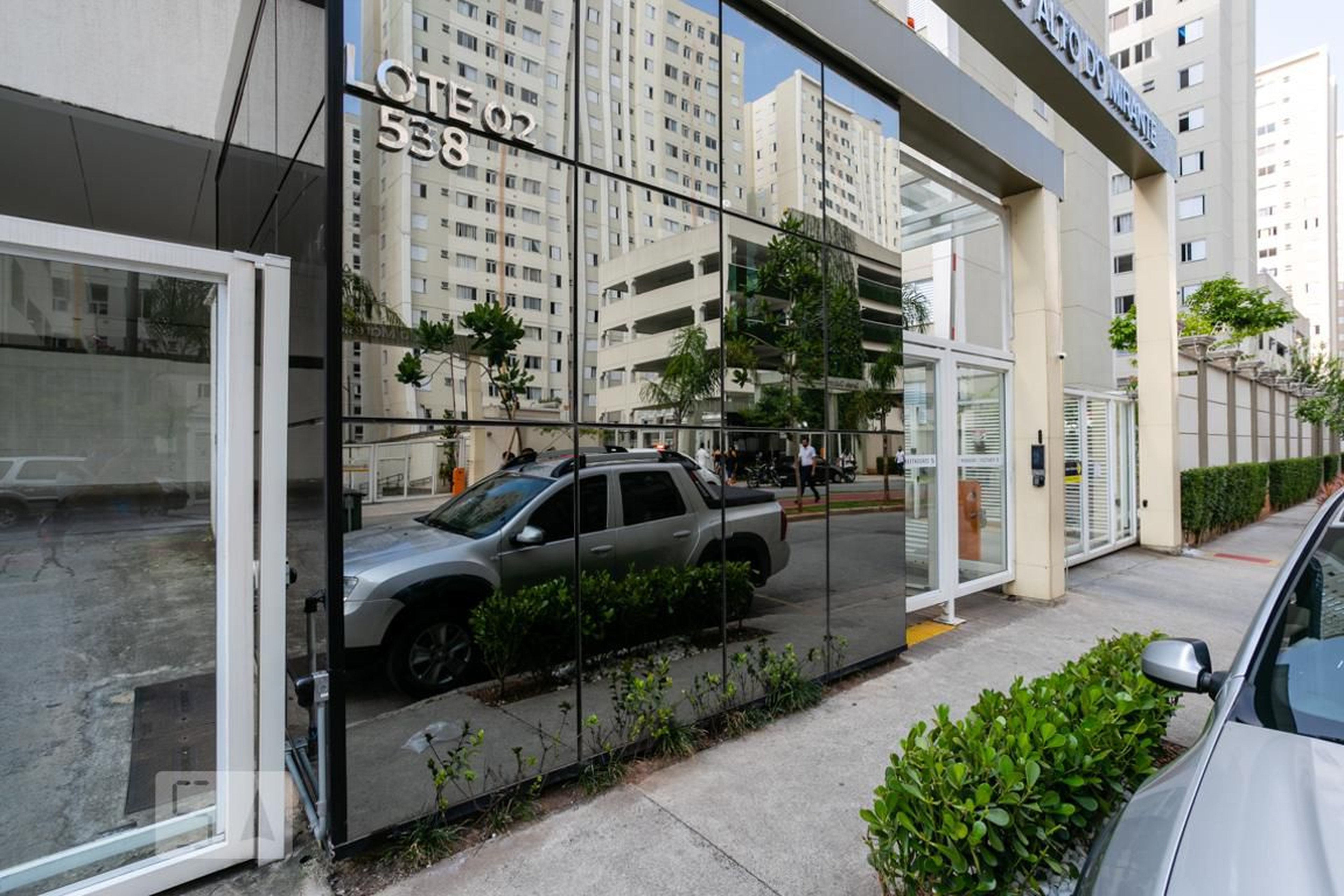 Fachada do condomínio Condomínio Spazio Alto do Mirante