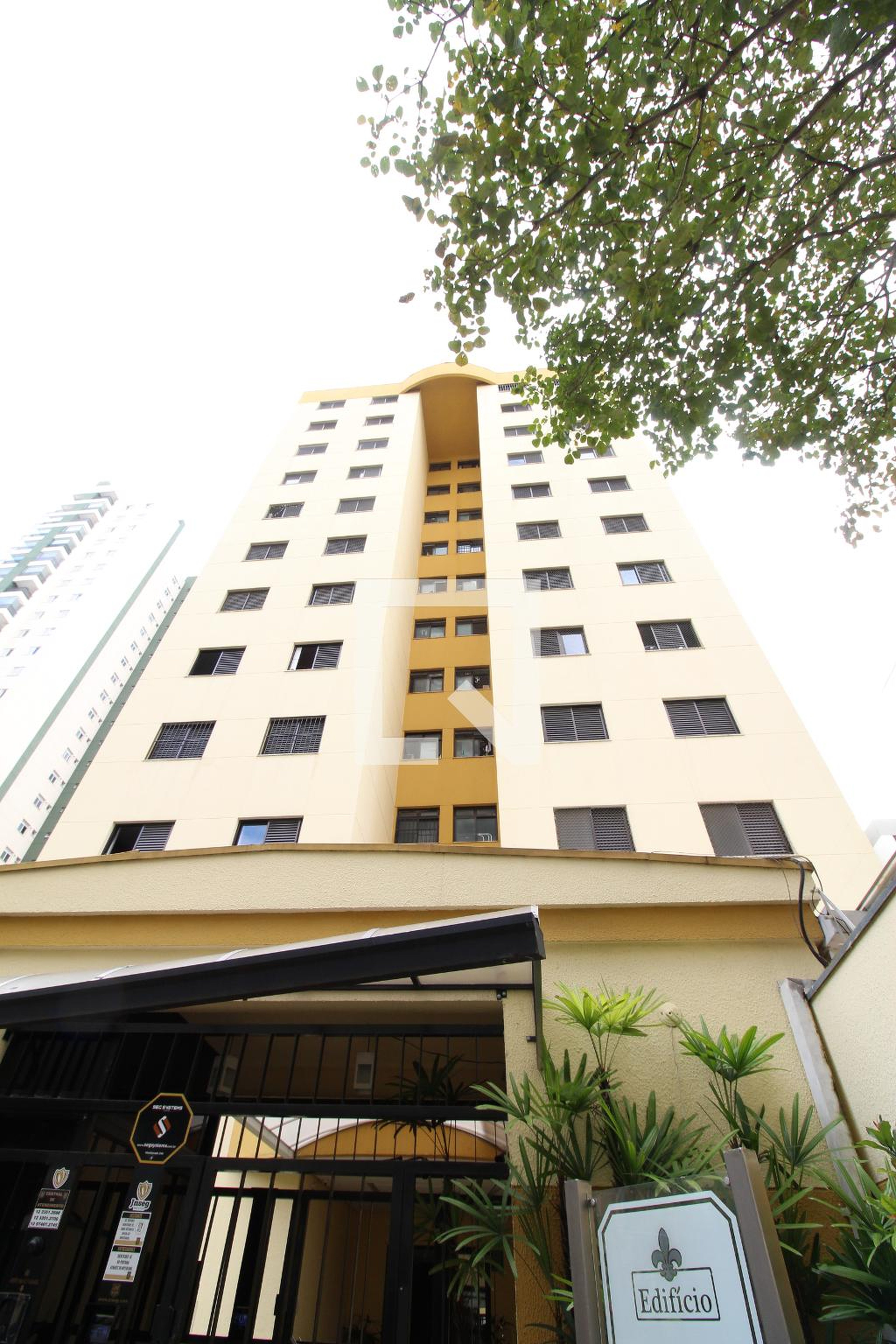 Fachada do Prédio Condomínio West Tower