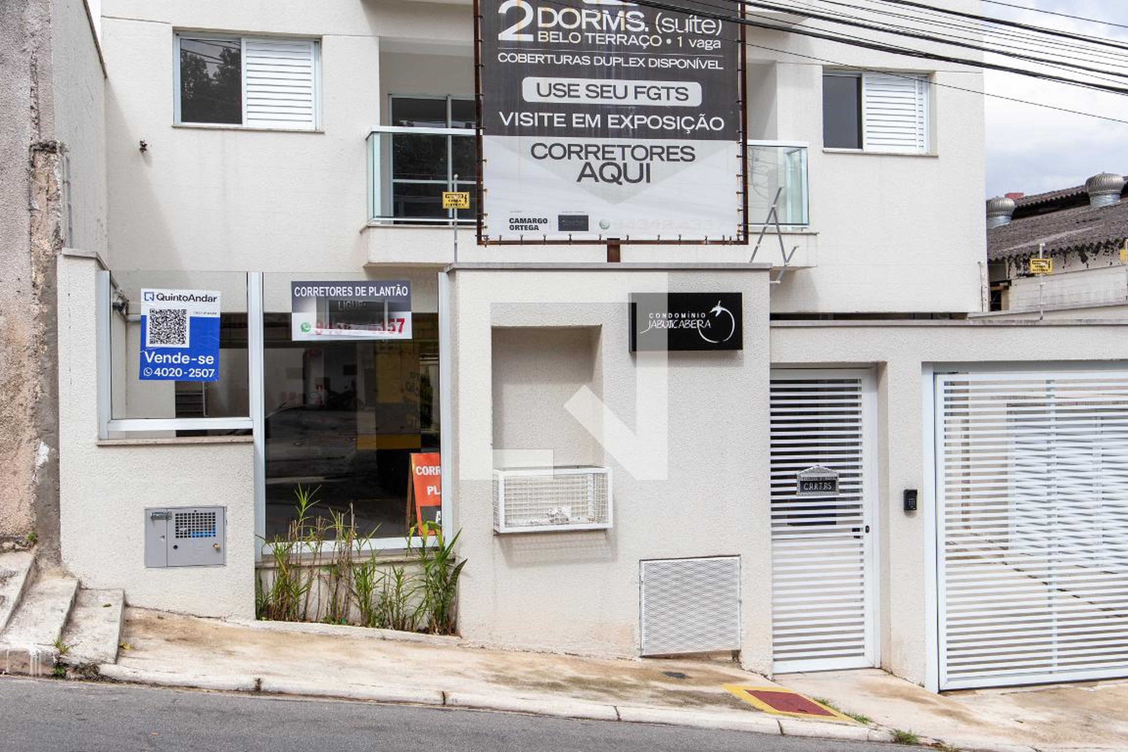 Fachada do Condomínio Edifício Jaboticabeira