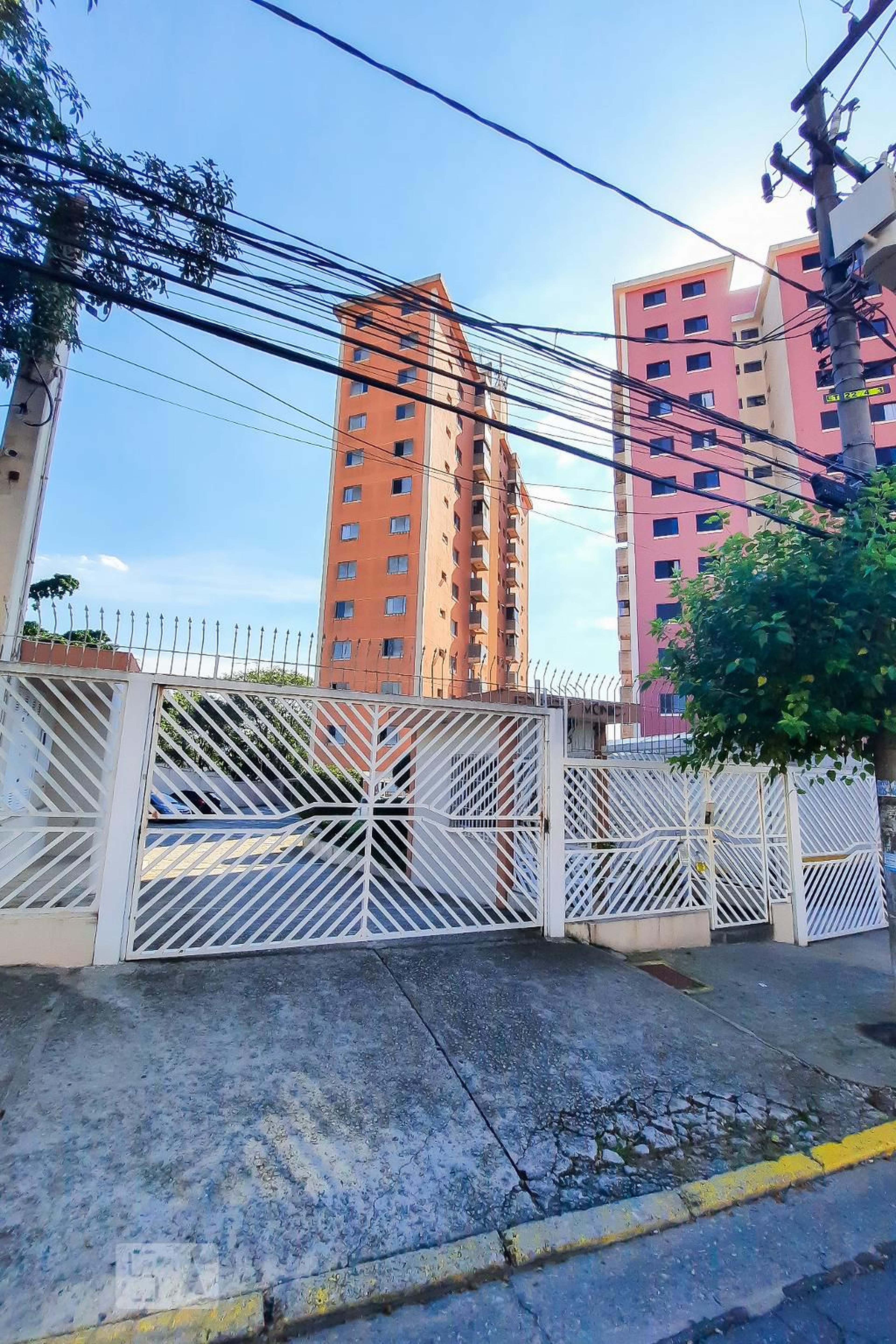 Fachada do Condomínio Condomínio em Rua Guerra Junqueiro, 3