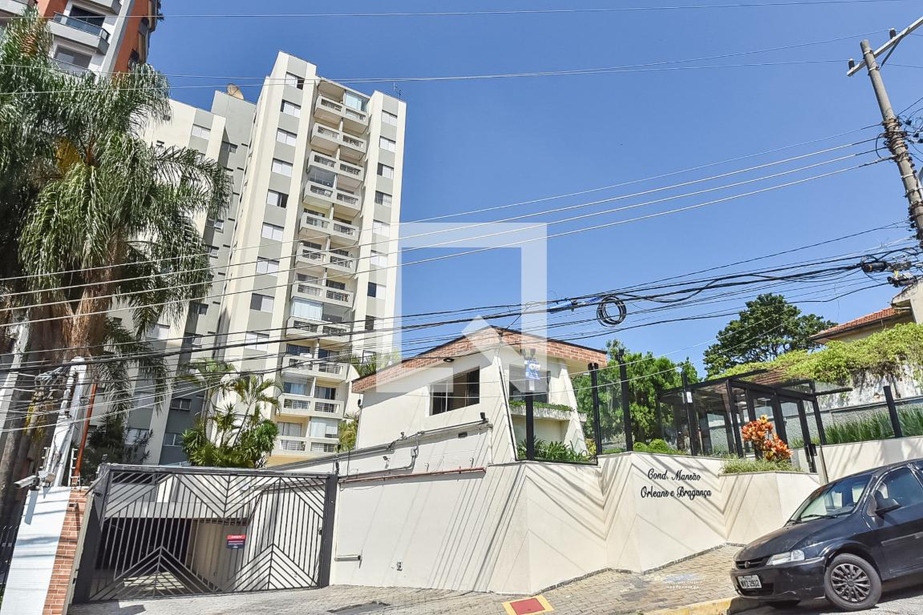 Fachada Condomínio Maison de Orleans e Braganca