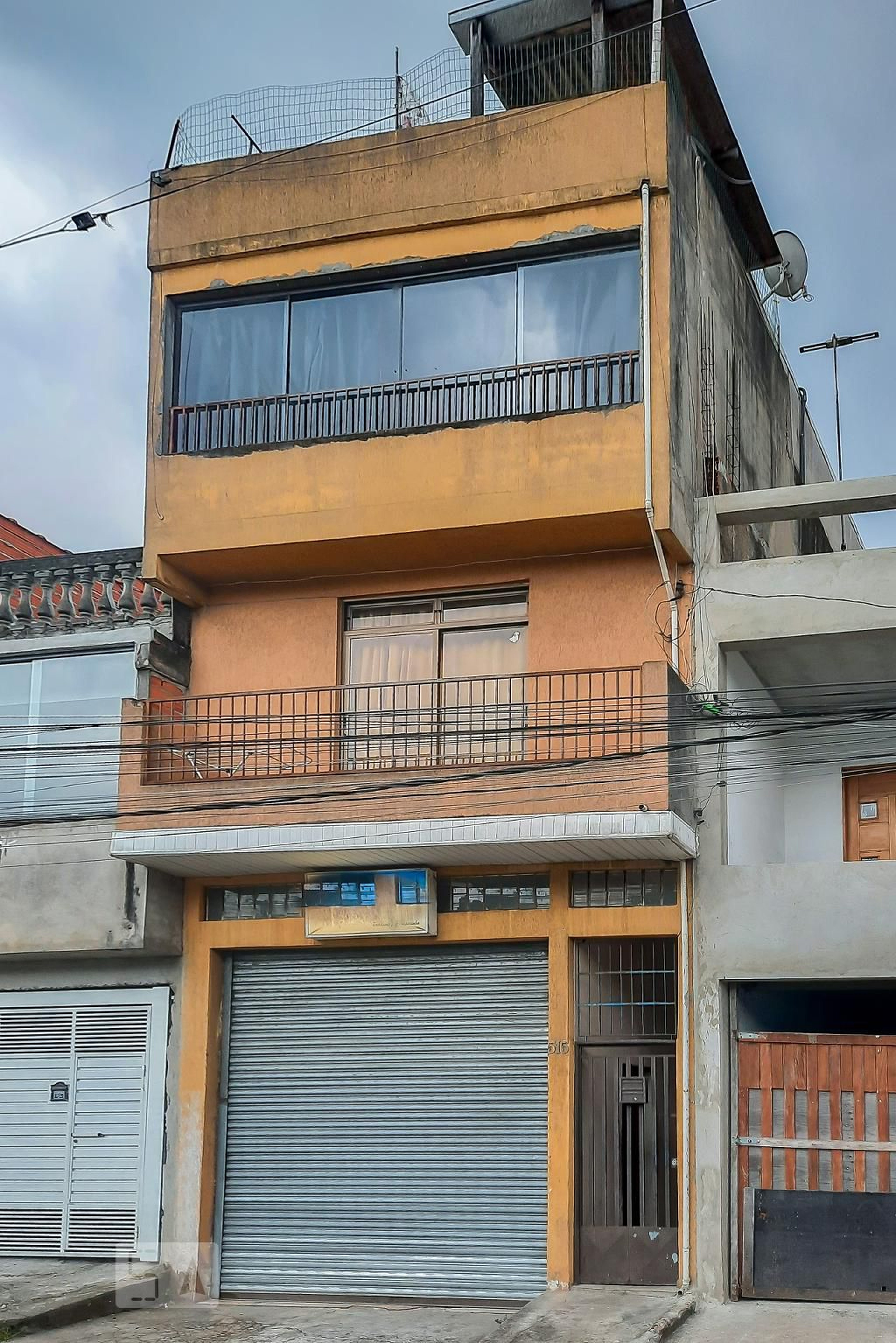 Fachada do Prédio Condomínio em Rua Maria Helena, 515