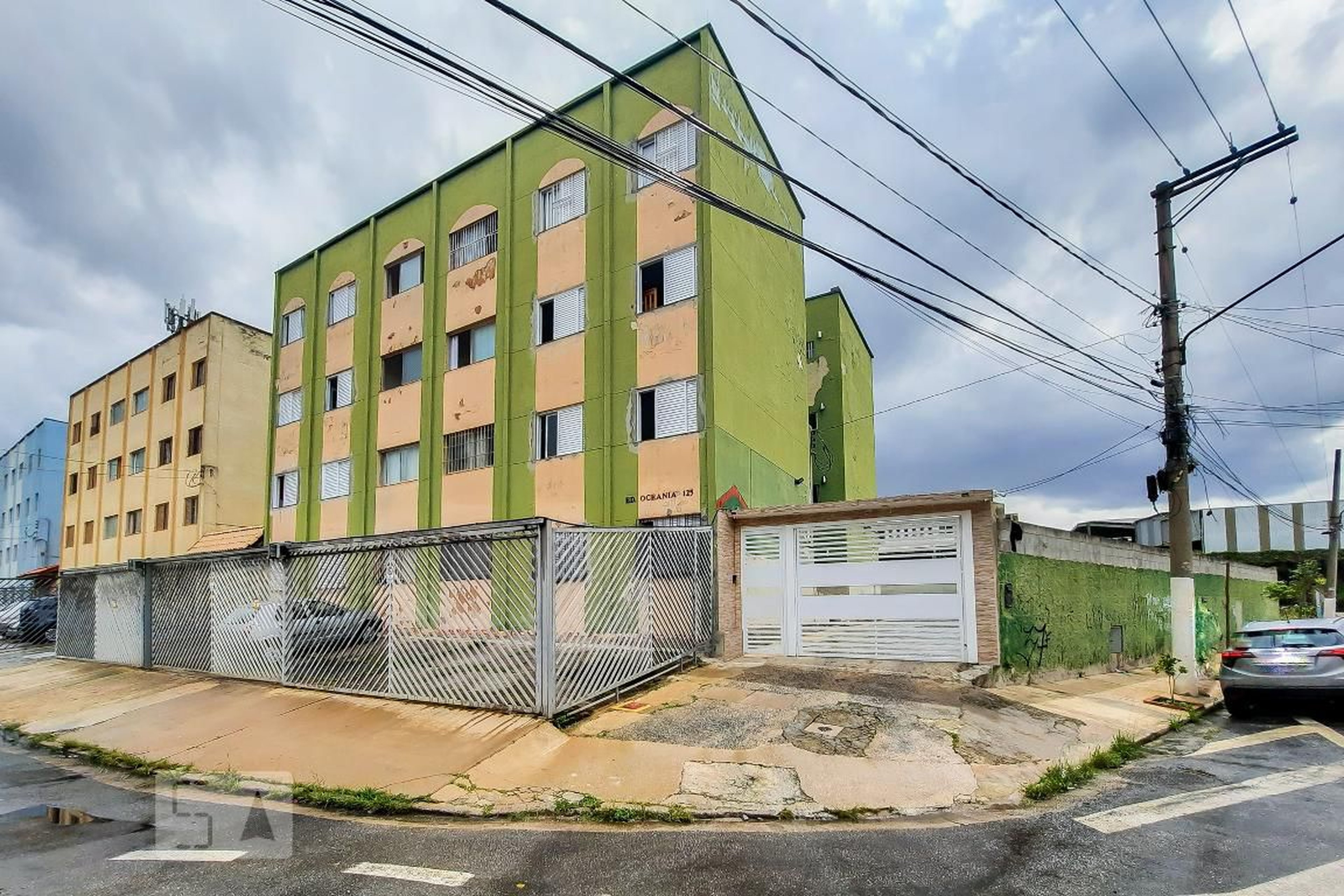 Fachada do Condomínio Condomínio em Rua Henrique Dias, 125